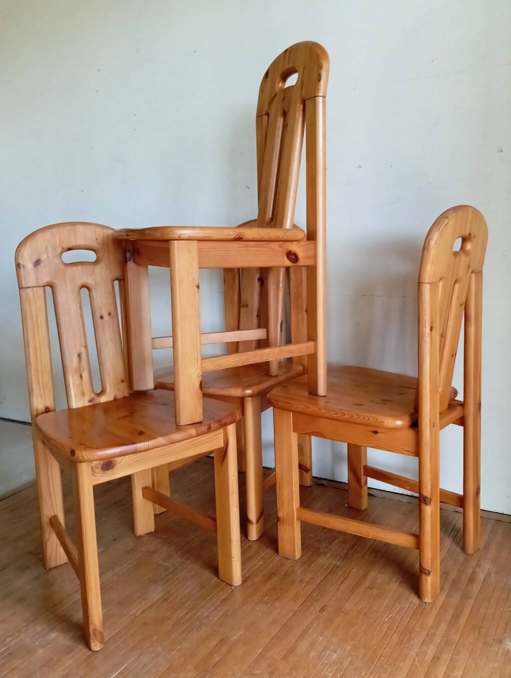 Set of 4 80s pine chairs