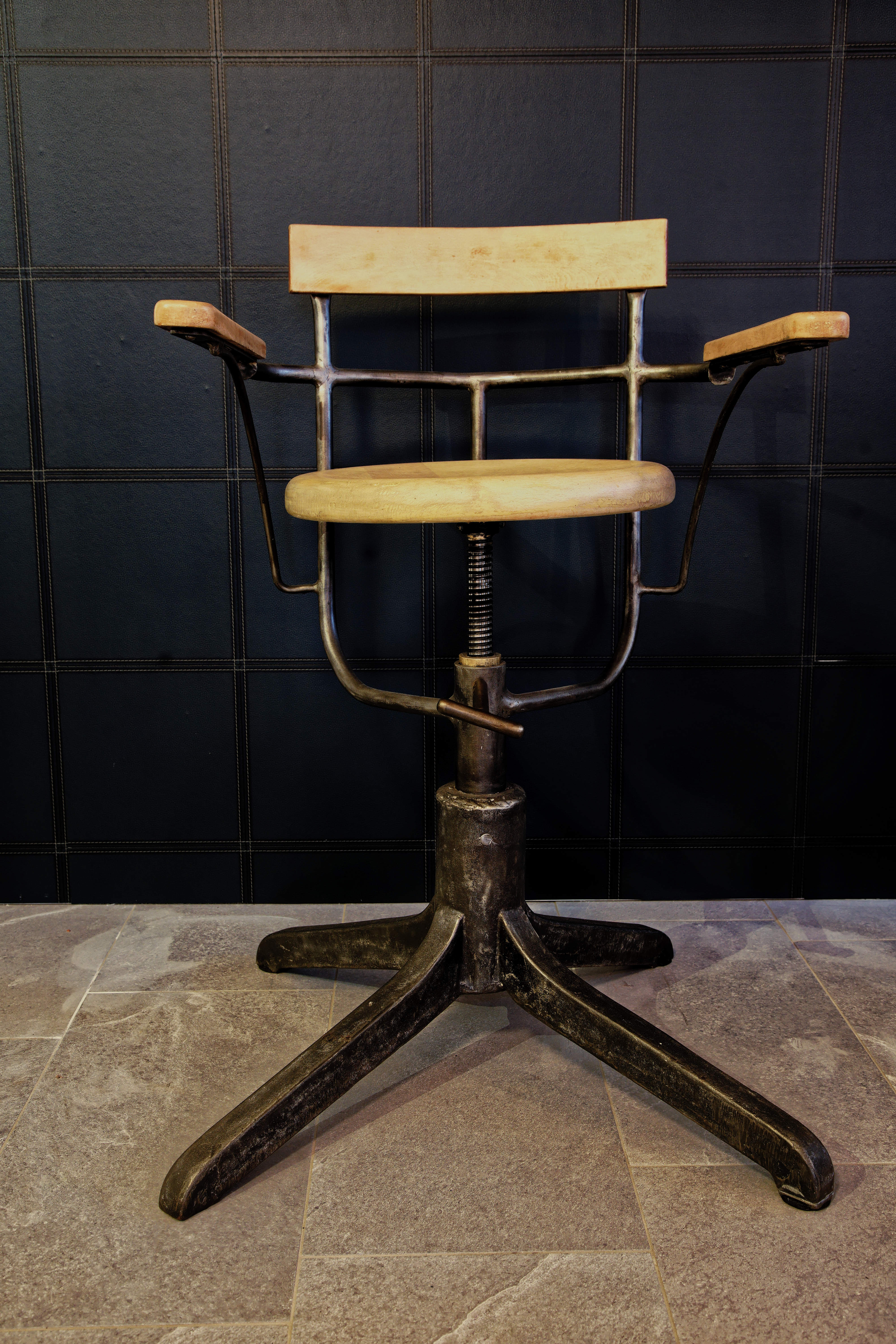 Antiker Behandlungsstuhl 30er chair