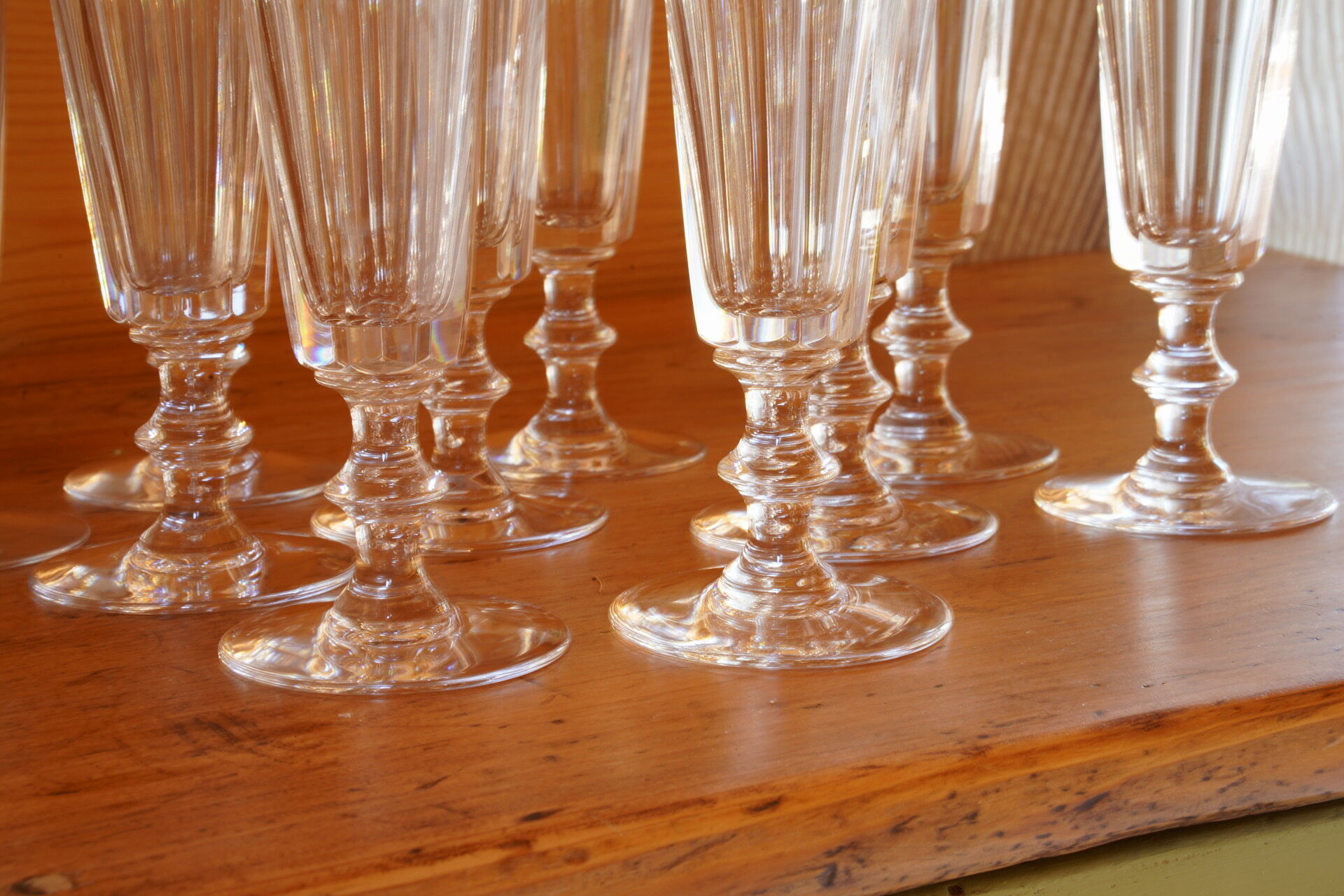 Ensemble de 11 flûtes cristal de Saint-Louis - Modèle Caton
