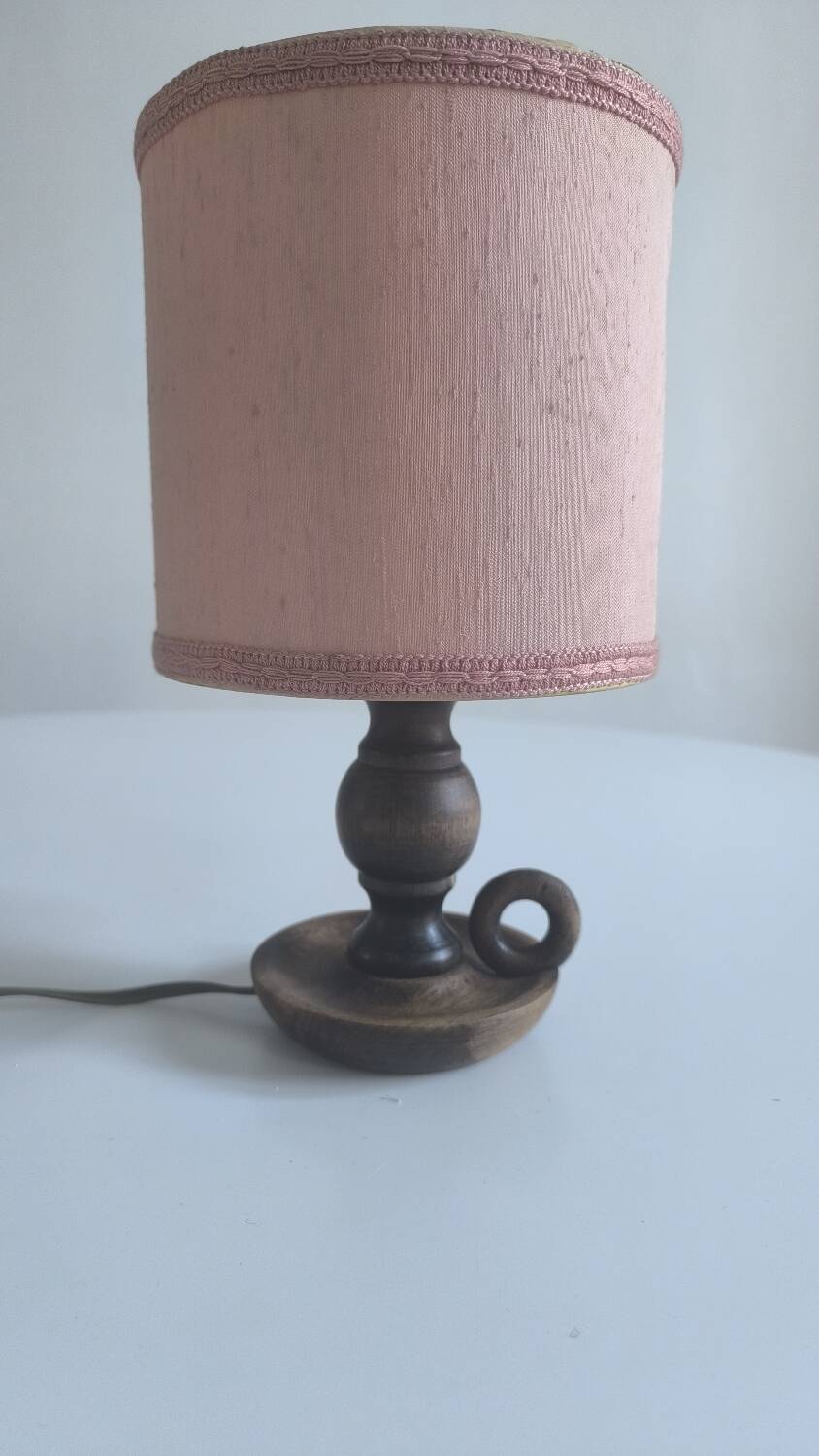 Table lamp in turned wood