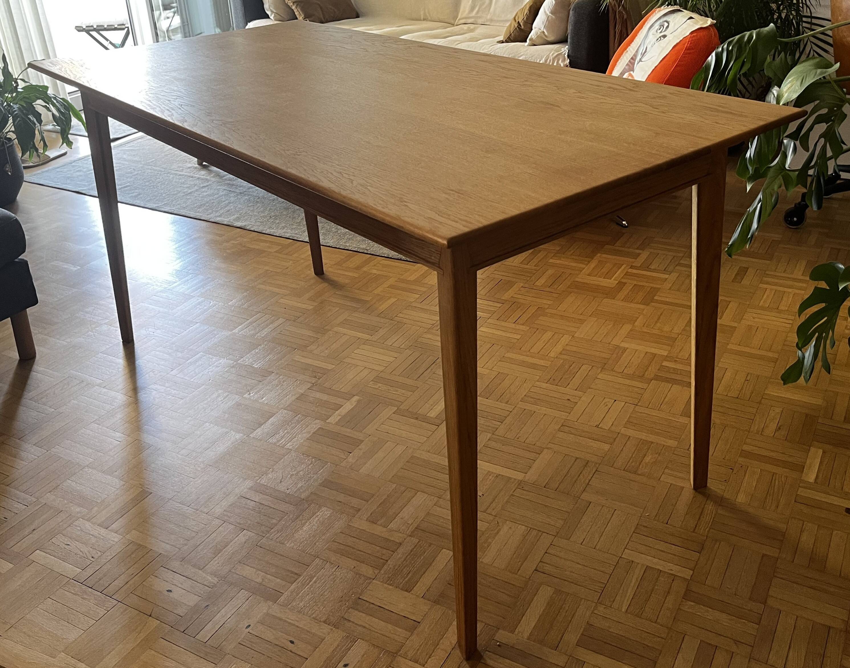 Table à manger sur-mesure en chêne massif — style scandinave - ébéniste