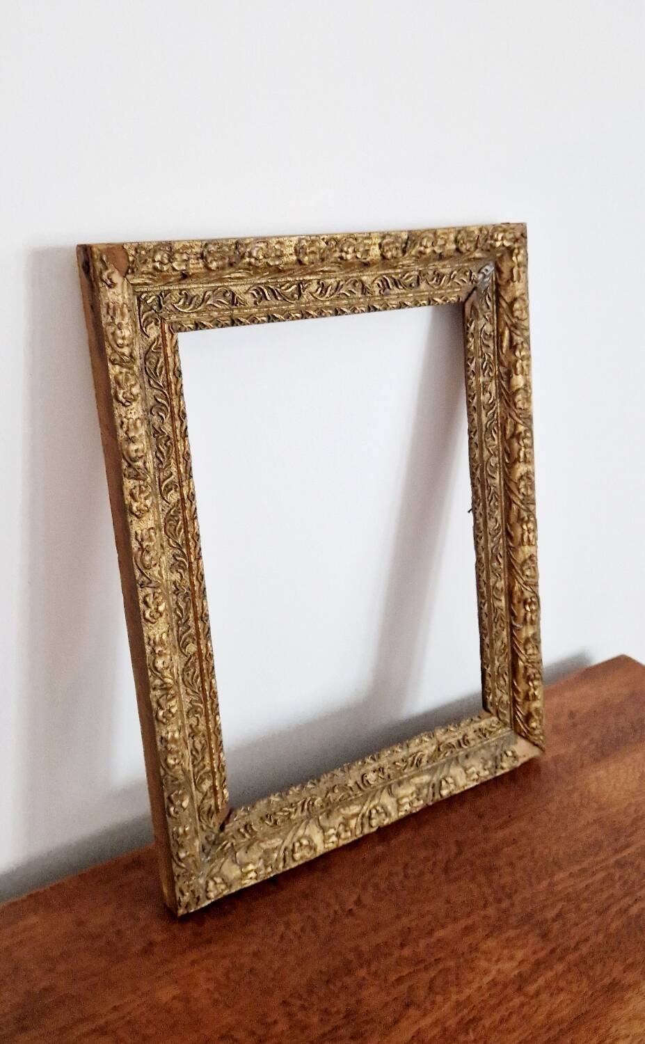 Italian-style frame in wood and gilded stucco, 19th century
