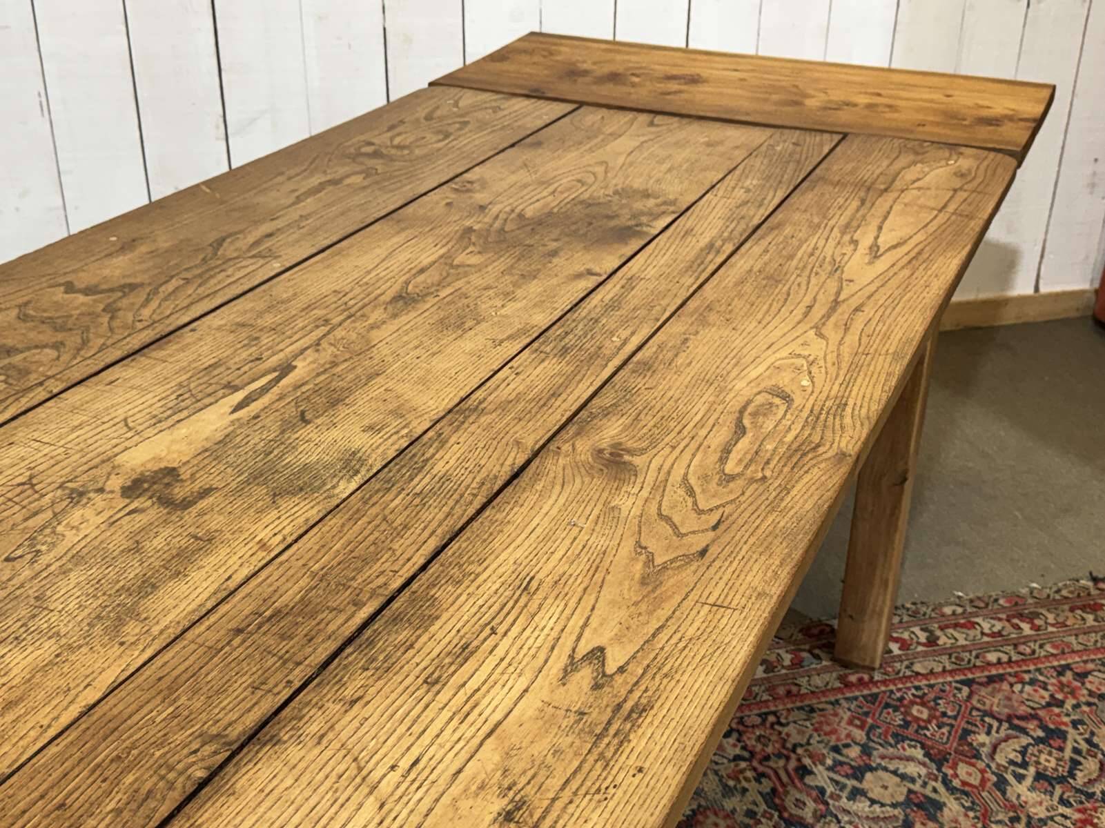 Extendable oak table from the 1930s with Gothic decoration.
