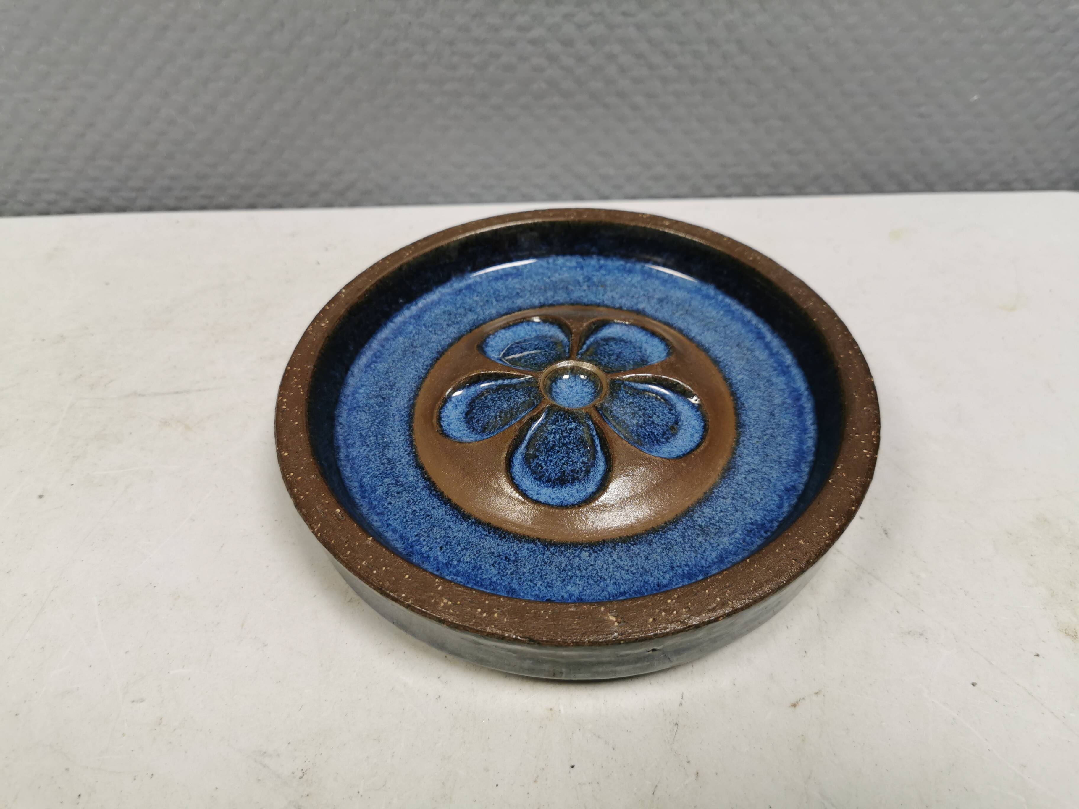 Circular ceramic dish by Marianne Starck (MS) for Michael Andersen, Denmark