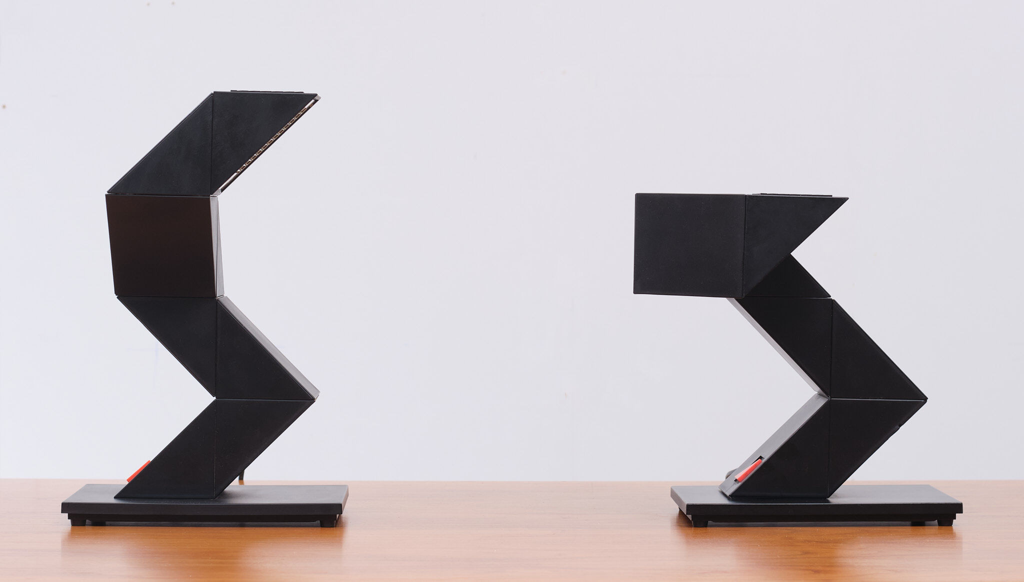 Lampes de table zig-zag, shui l. ré. chan, 1984, Hong Kong