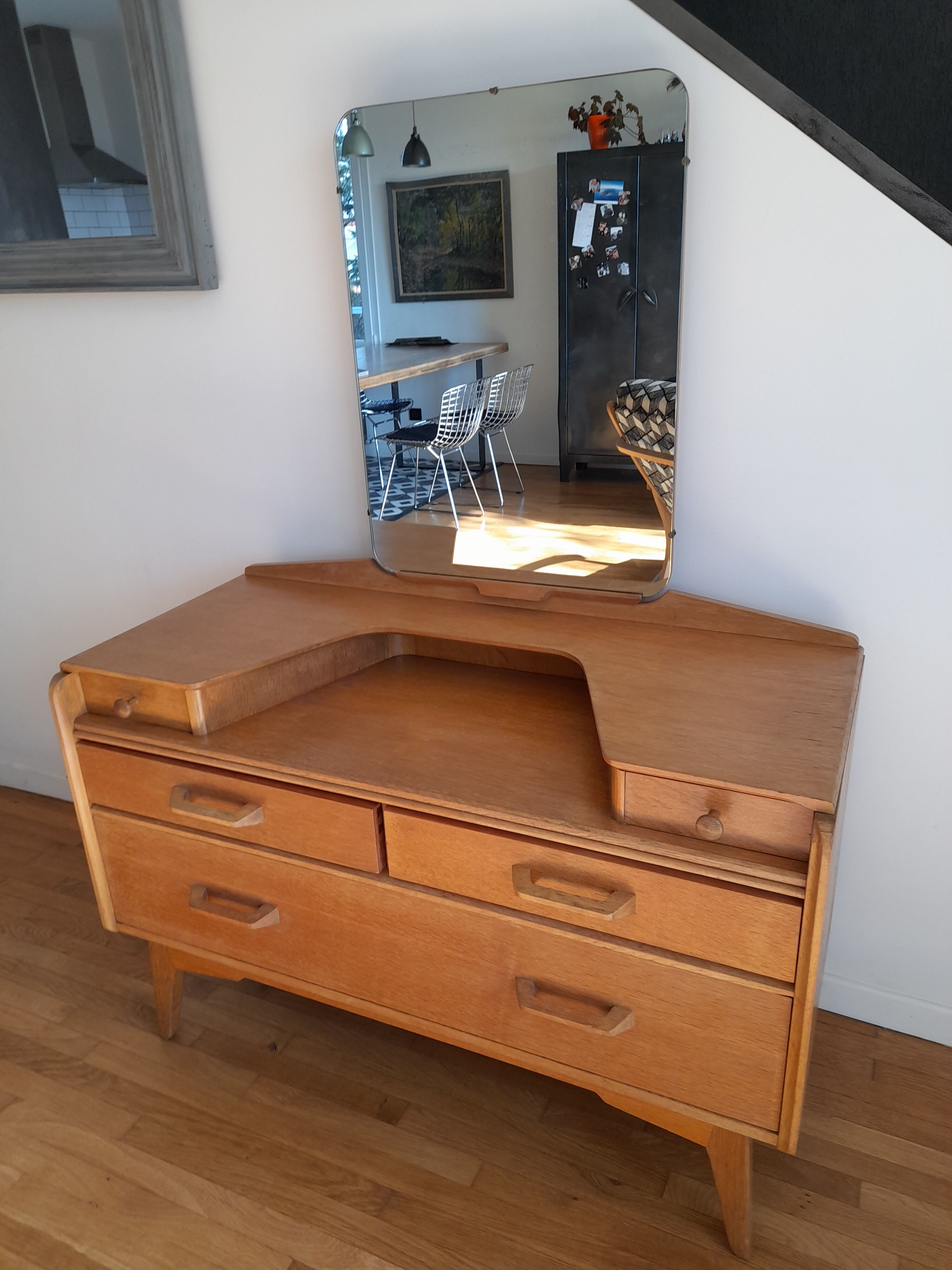 Compass foot dressing table from the 50s