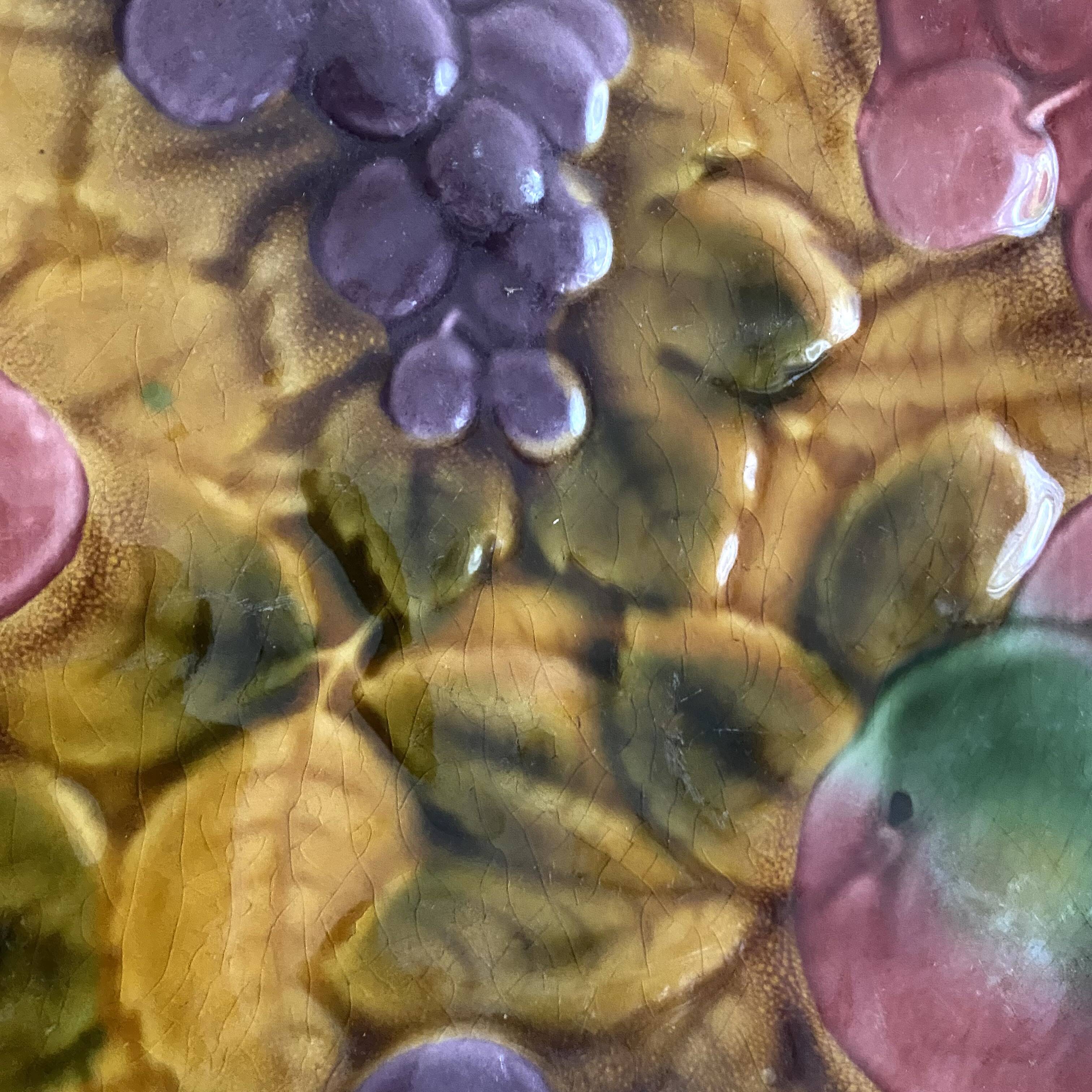 Round dish in barbotine with sarregumine fruit decoration
