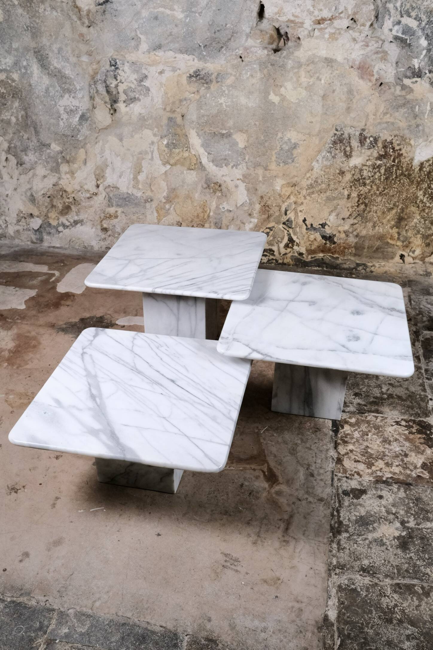 Série de 3 tables basses gigognes en marbre, Italie, 1980s