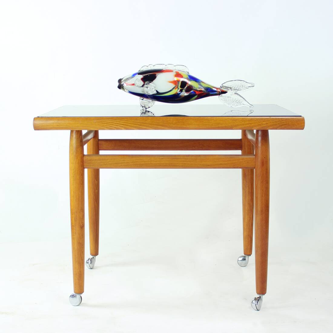 Table d'appoint sur roulettes en chêne, Tchécoslovaquie 1970