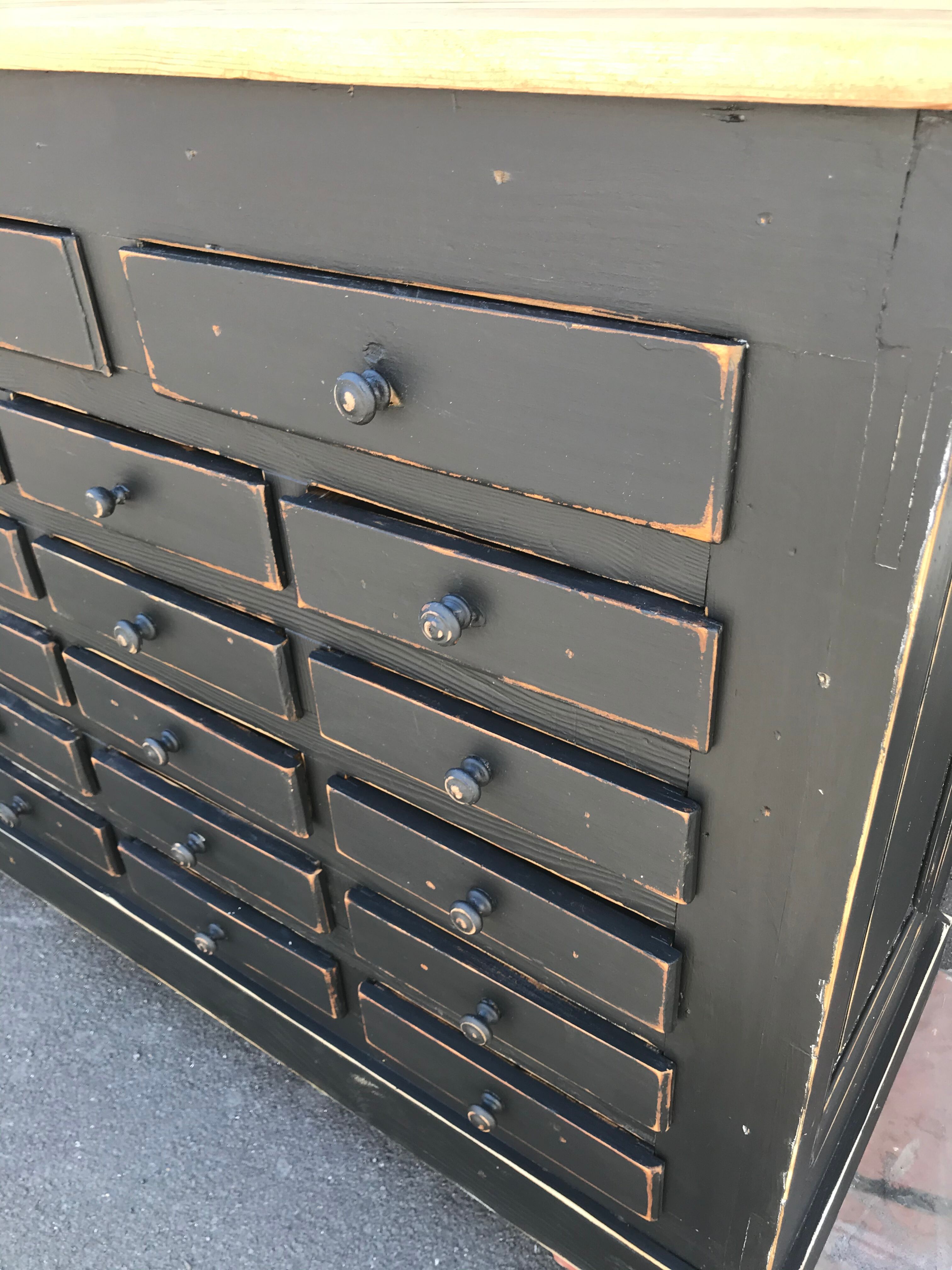 Old drawer cabinet