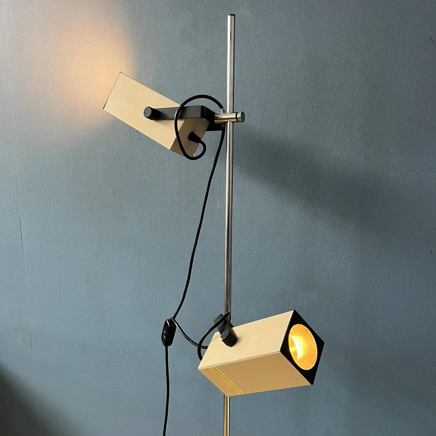 Cream taupe 70s vintage Philips space age floor lamp