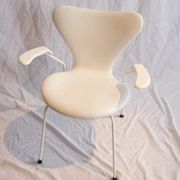 Chair Mod. 3207 Arne Jacobsen white leather