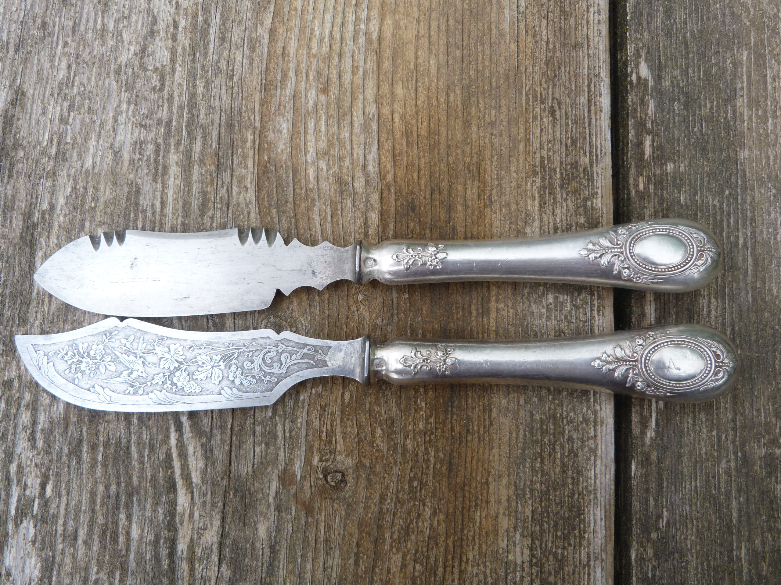 Set of 2 cheese knives and butter old silver hallmark Minerve