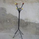 Atomic coat rack
