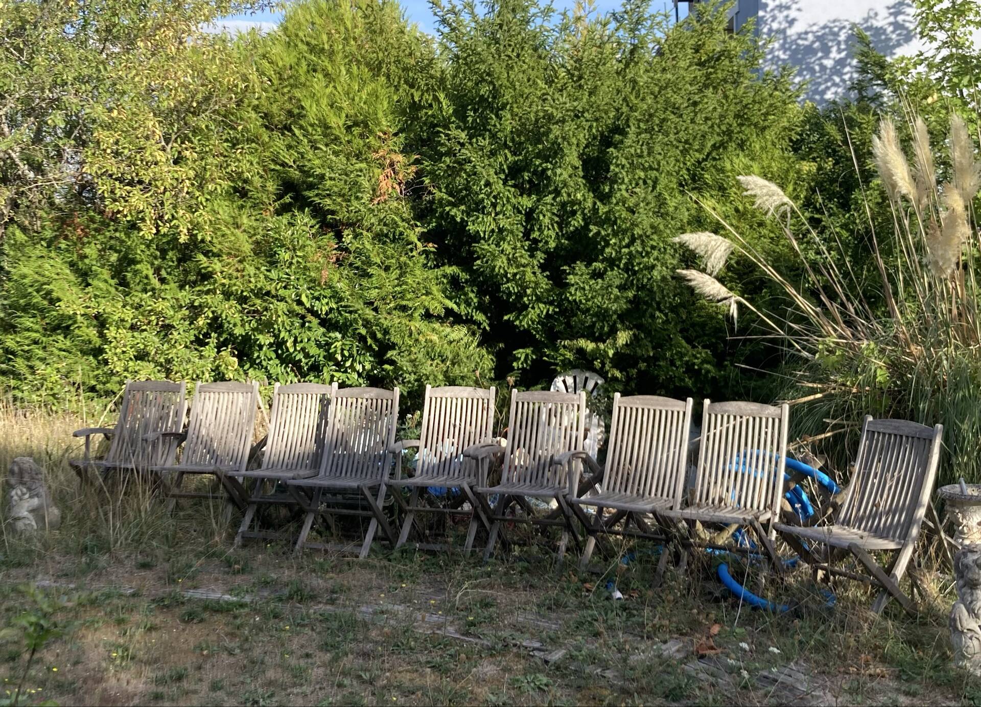 Folding garden chairs and armchairs in River Han dowelled teak.
