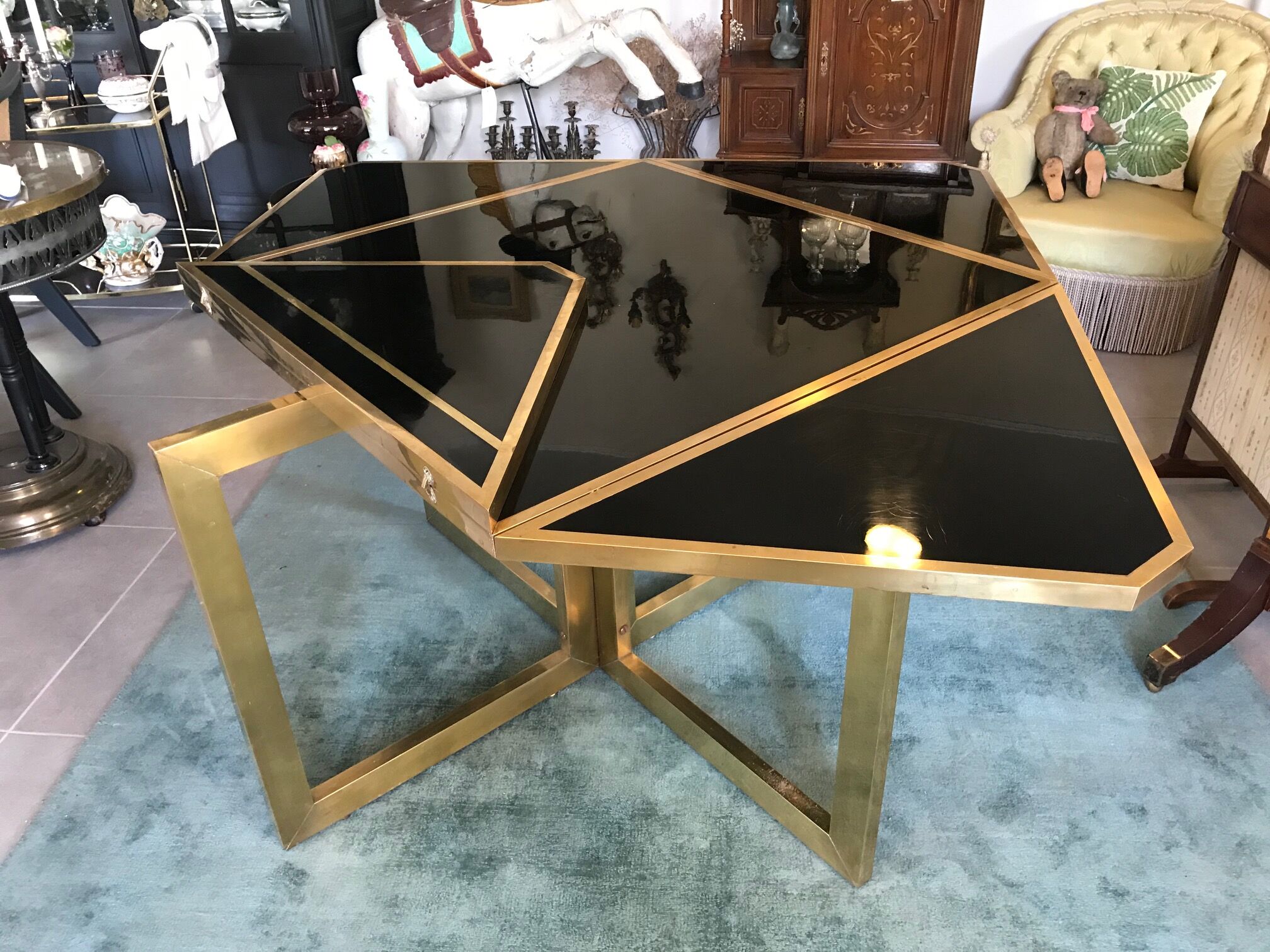 Romeo Rega extendable table