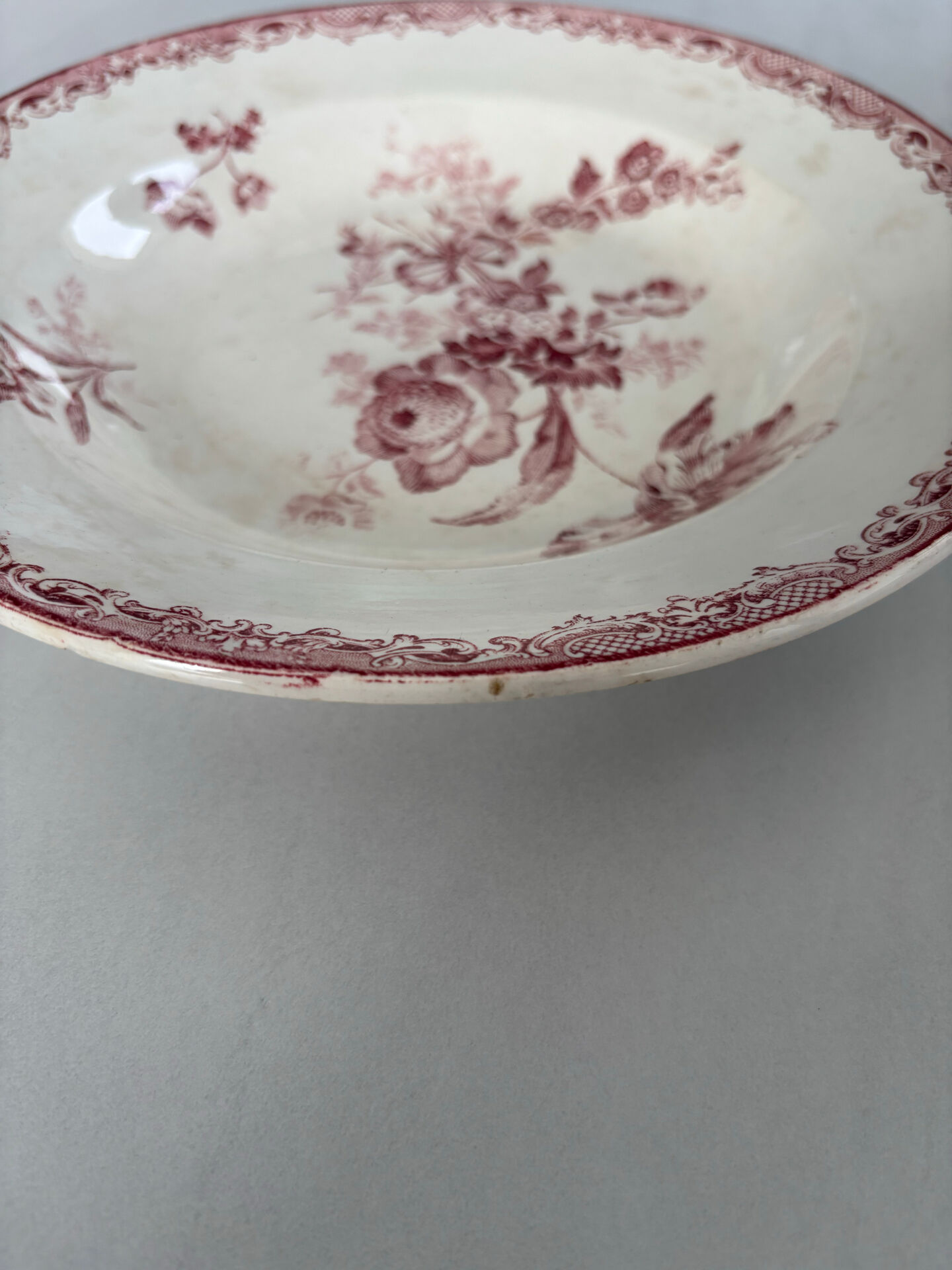 Assiette creuse terre de fer décor floral modèle Fontanges de Sarregue