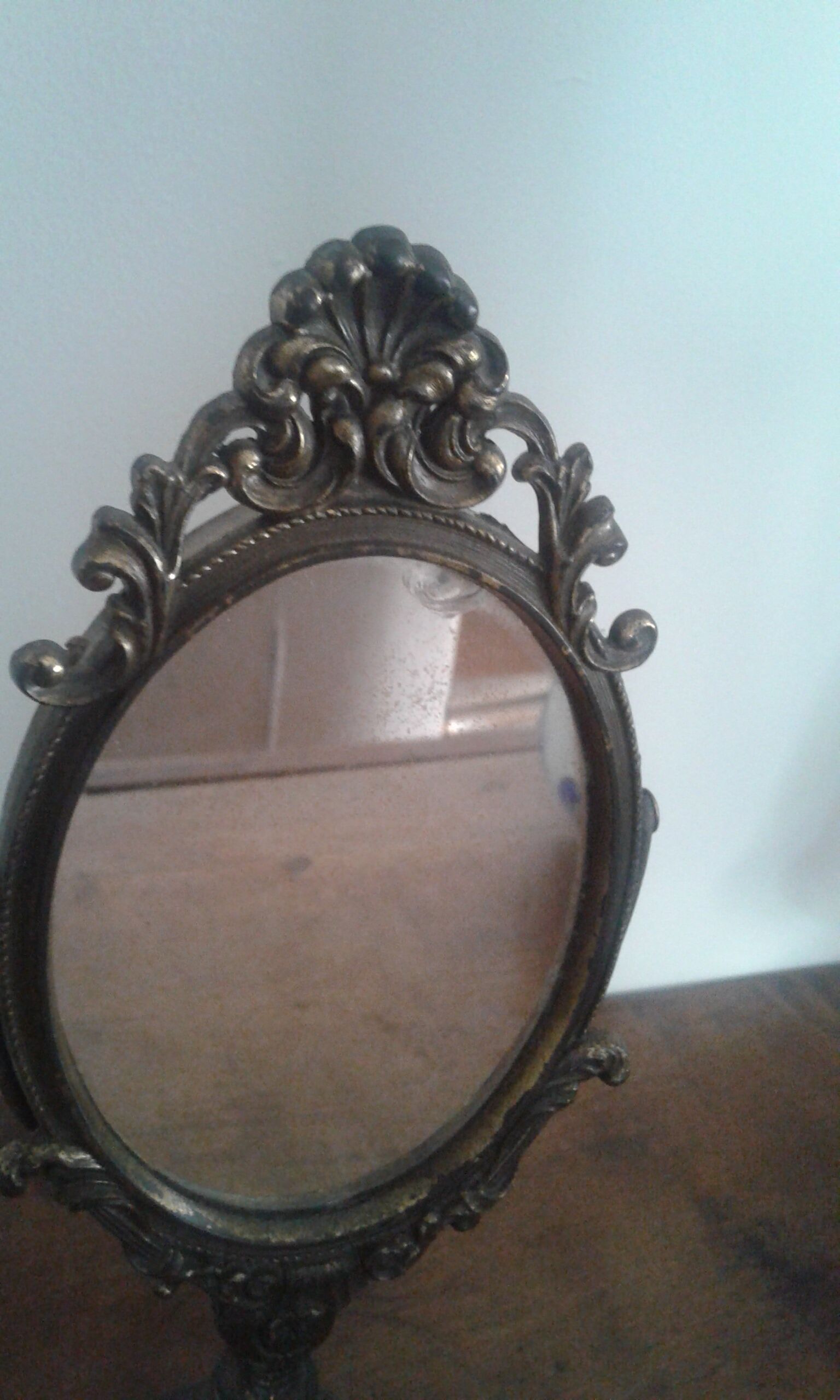Little psyche mirror to pose old vintage