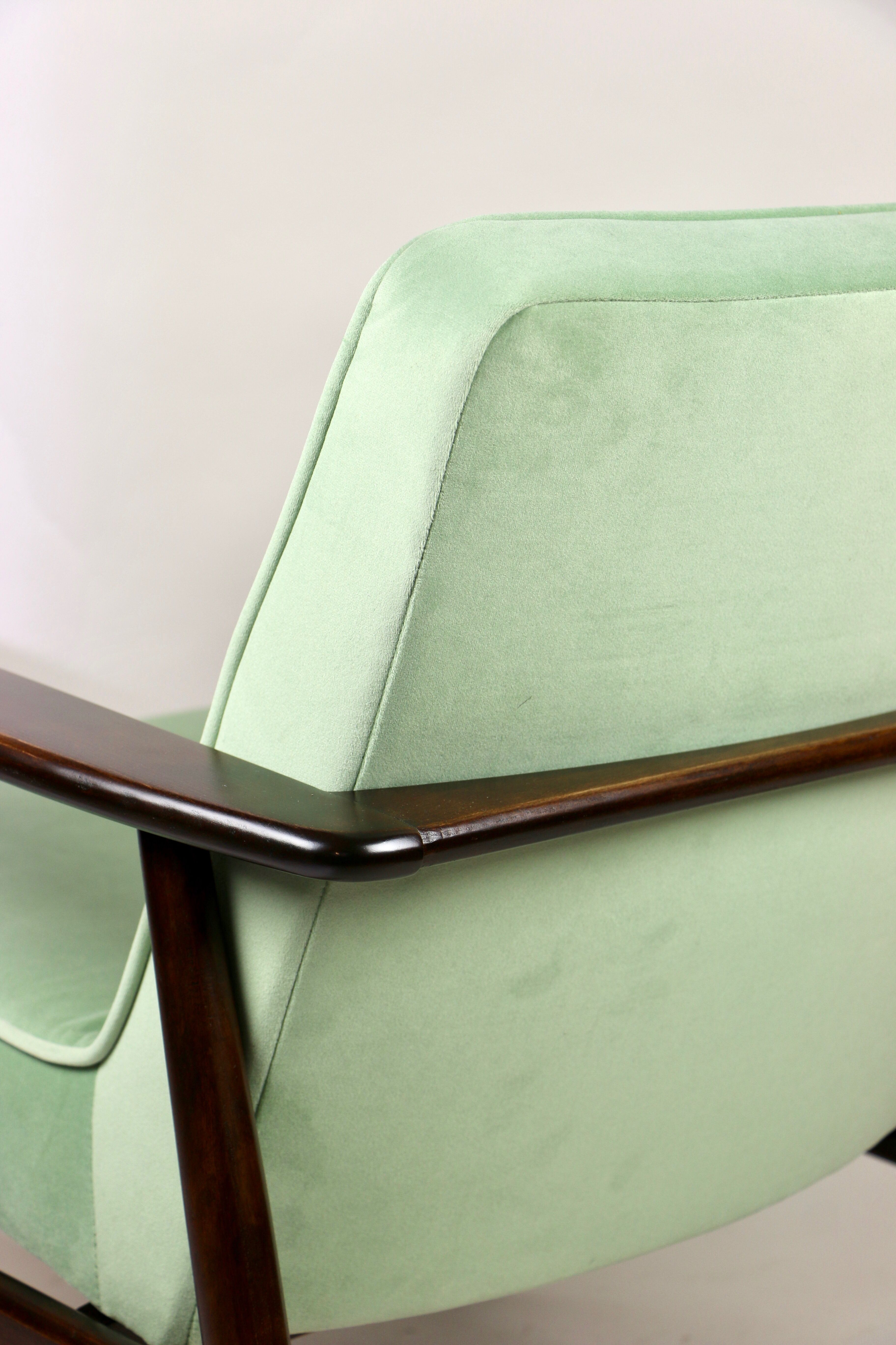 Chaise longue vintage vert clair GFM63 par J.Kedziorek, années 1970