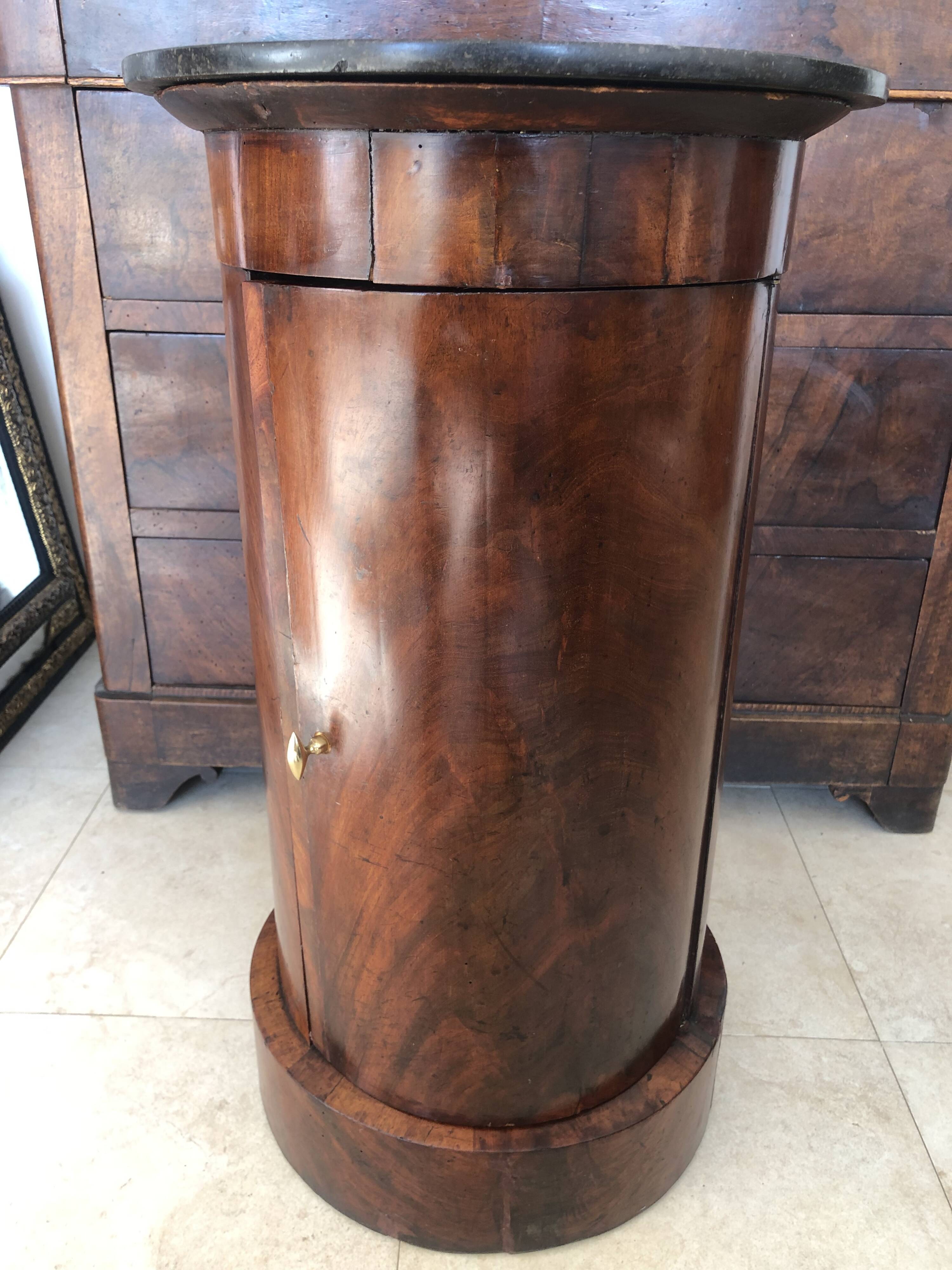 Somno empire period, flamed mahogany, anthracite Sainte-Anne marble