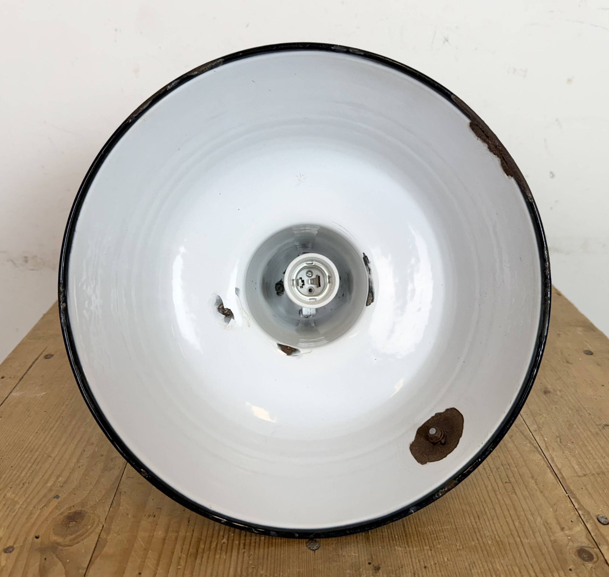 Lampe de plafond industrielle en émail noir à forme de ciseaux, années 1930
