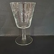 4 engraved wine glasses from the 1960s