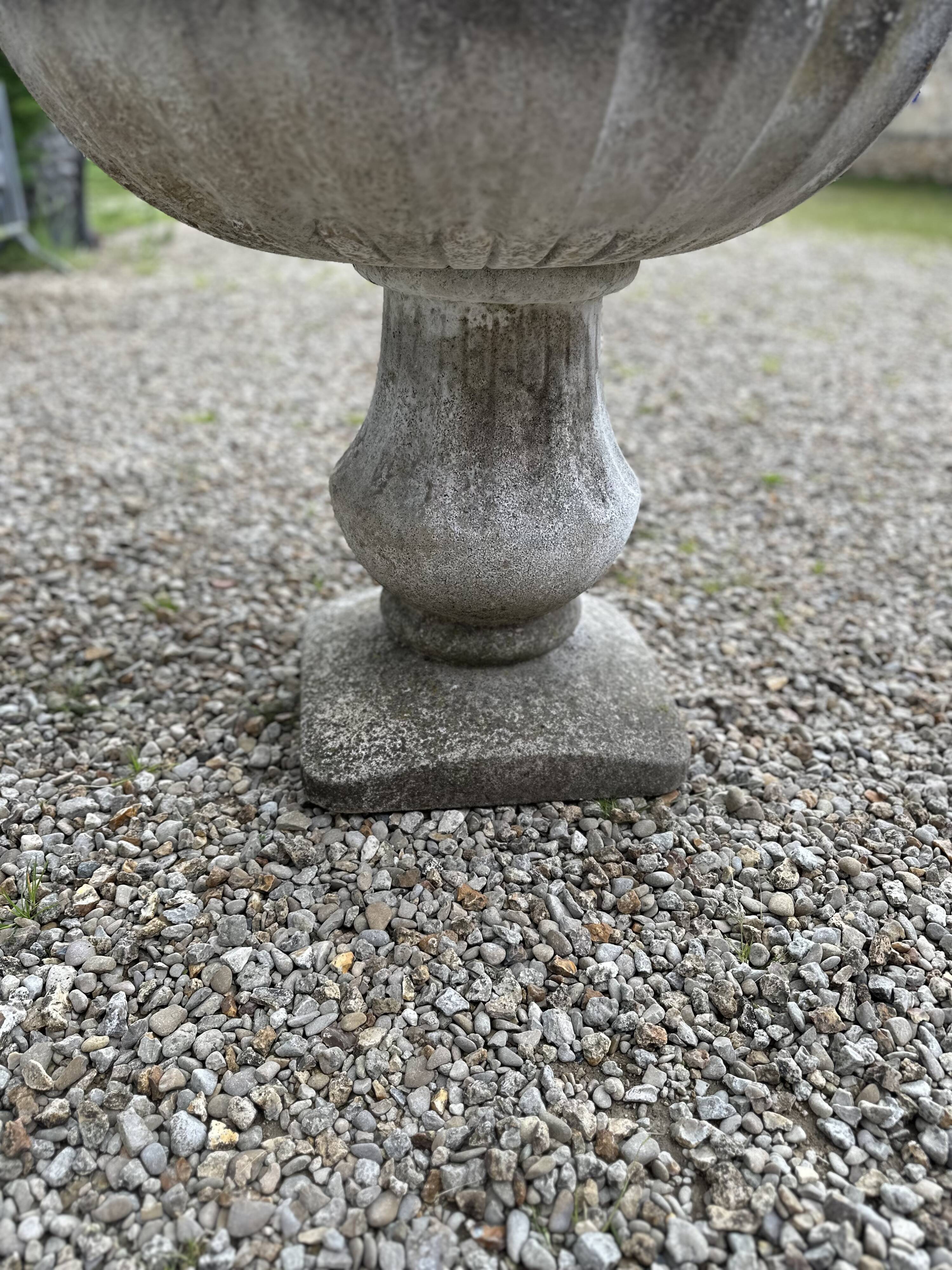 Vintage 80'S cement planter basin