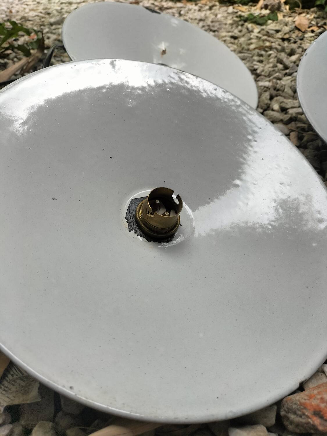 Enamelled sheet metal suspensions