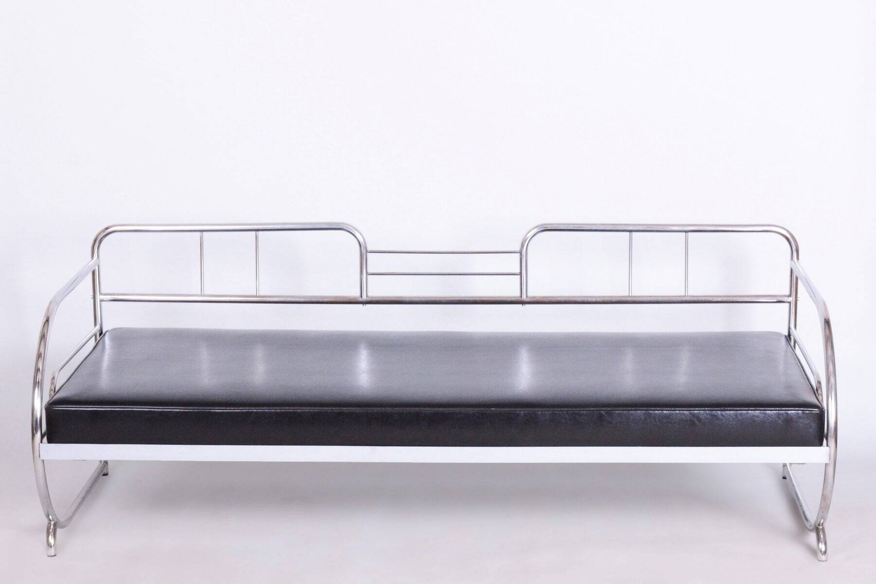 Bauhaus Sofa in Chromed Steel and Leather by Robert Slezák, Czech, 1930s