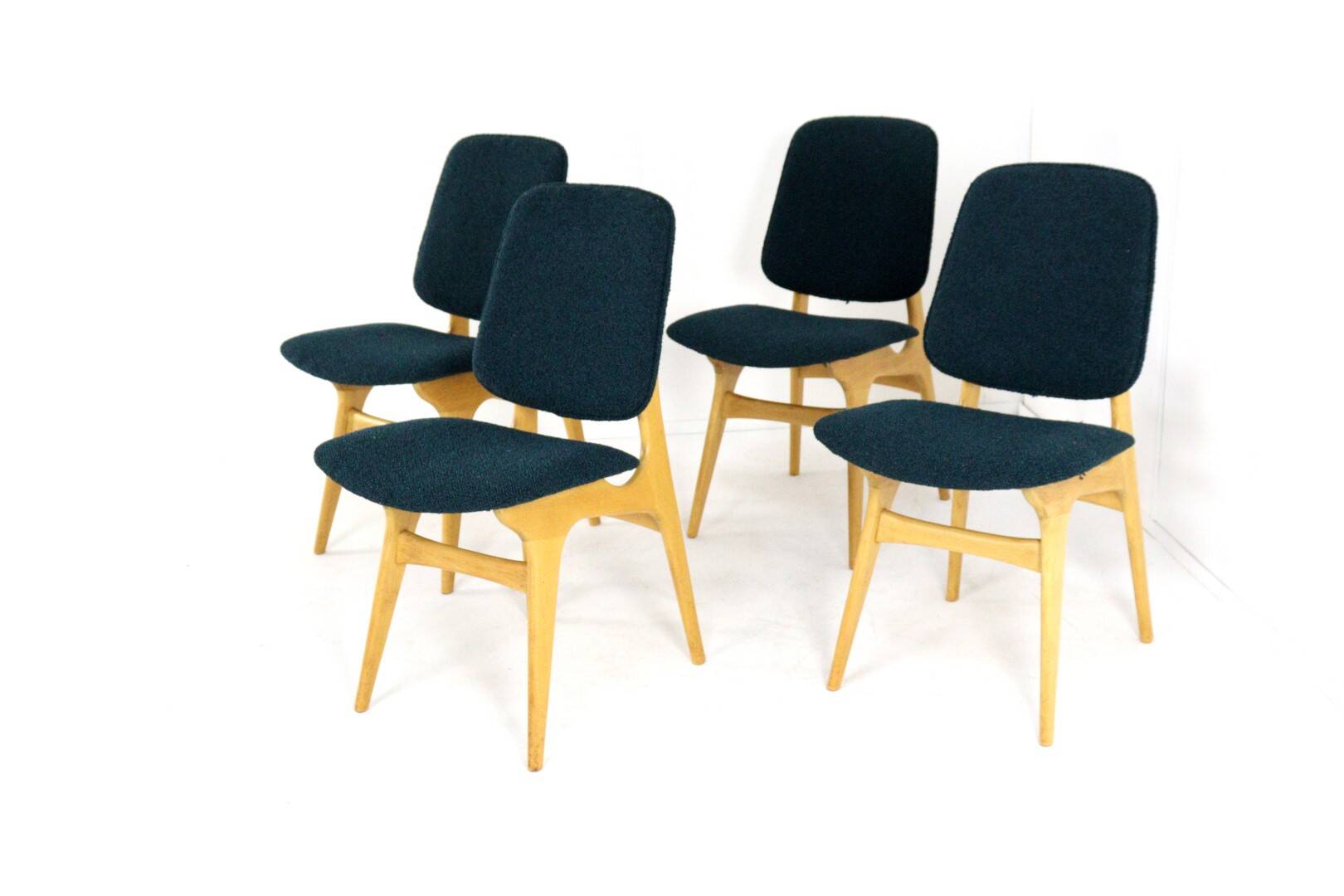 Set of 4 chairs in the style of Arne Hovmand olsen 'Bergen'
