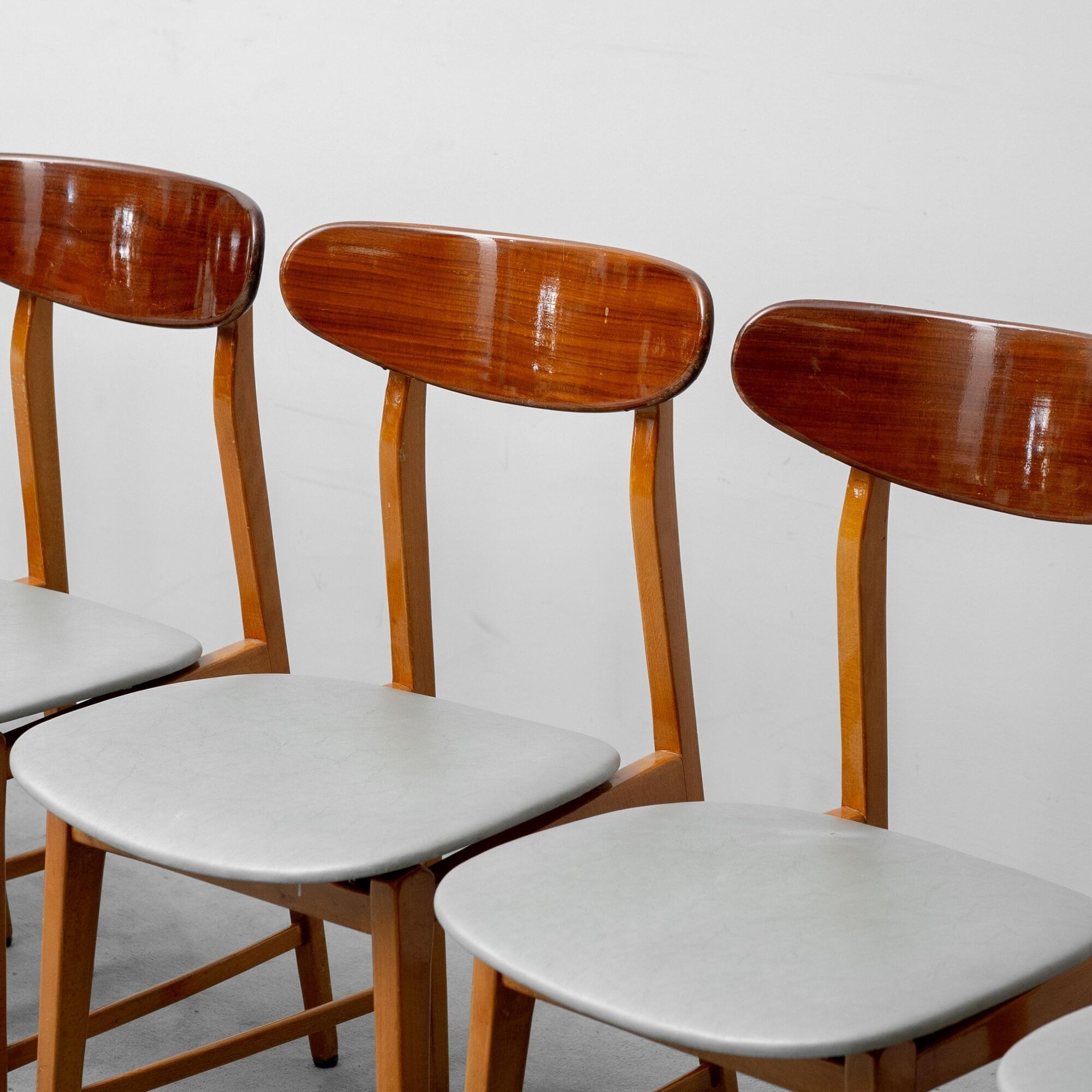 Vintage dining table set with 6 wooden chairs from the 1960s modernism
