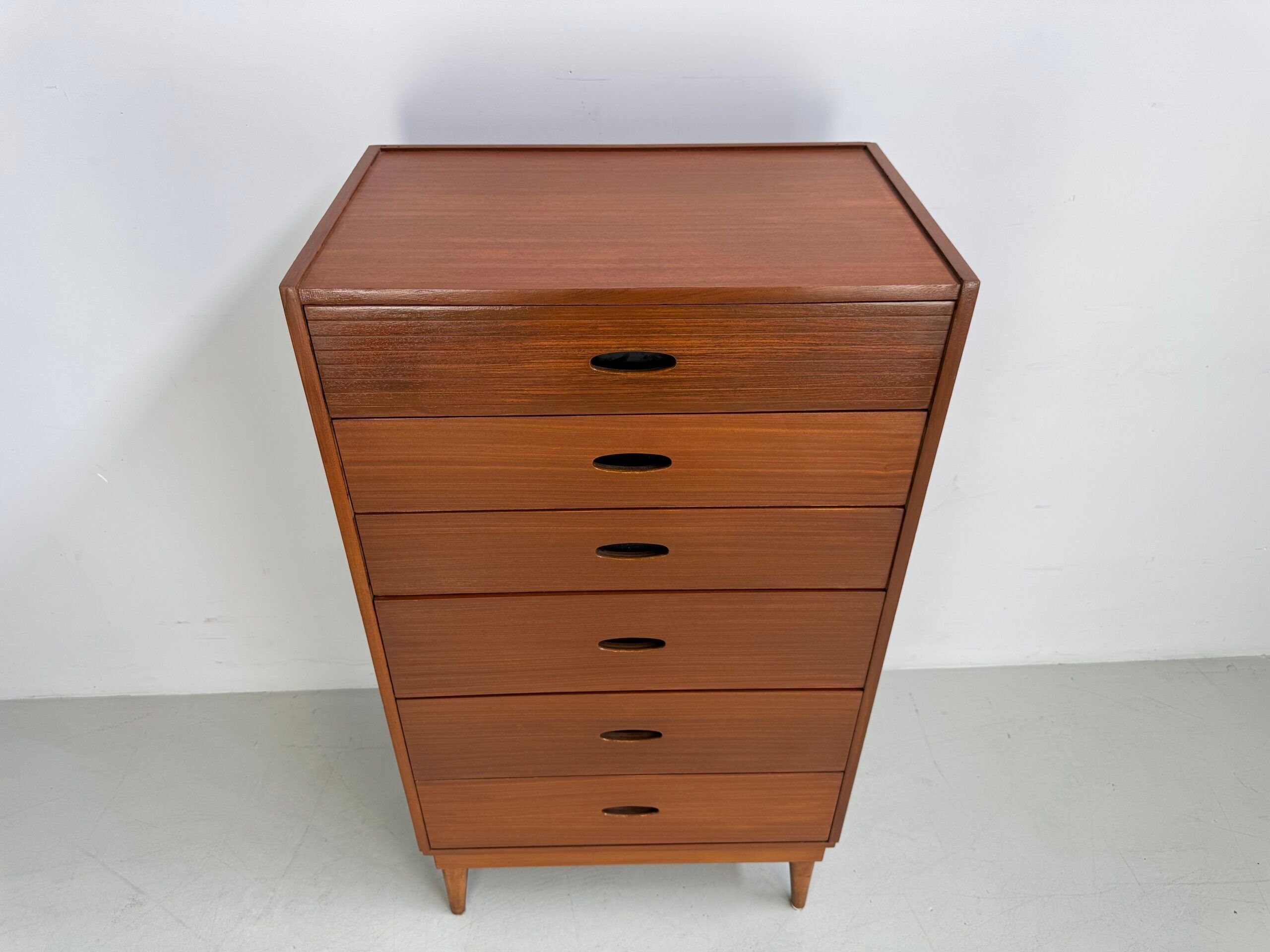 Vintage Austinsuite chest of drawers.