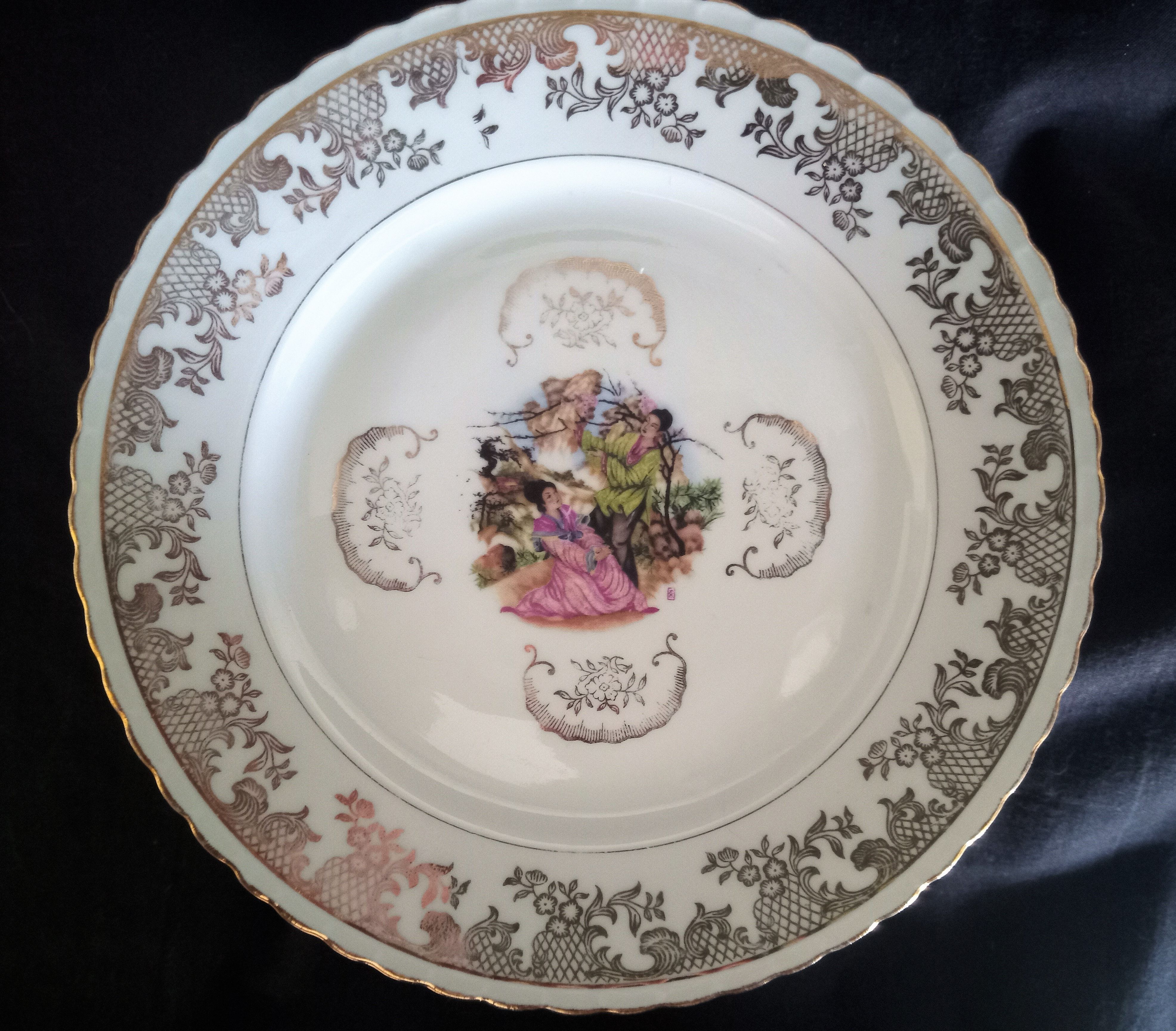 Set of 13 plates with Japanese motifs in real Limoges porcelain