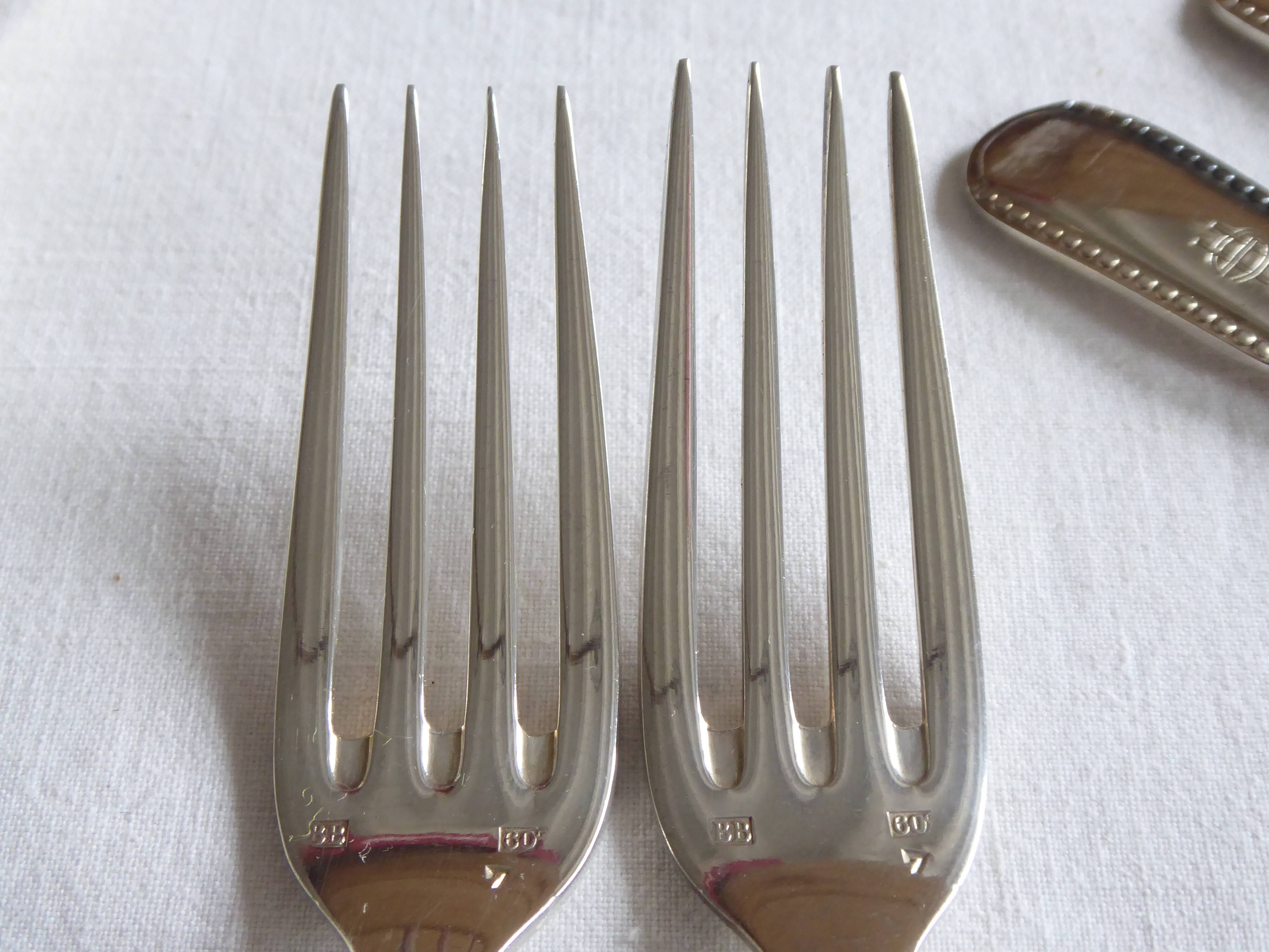 12 dessert forks, silver metal