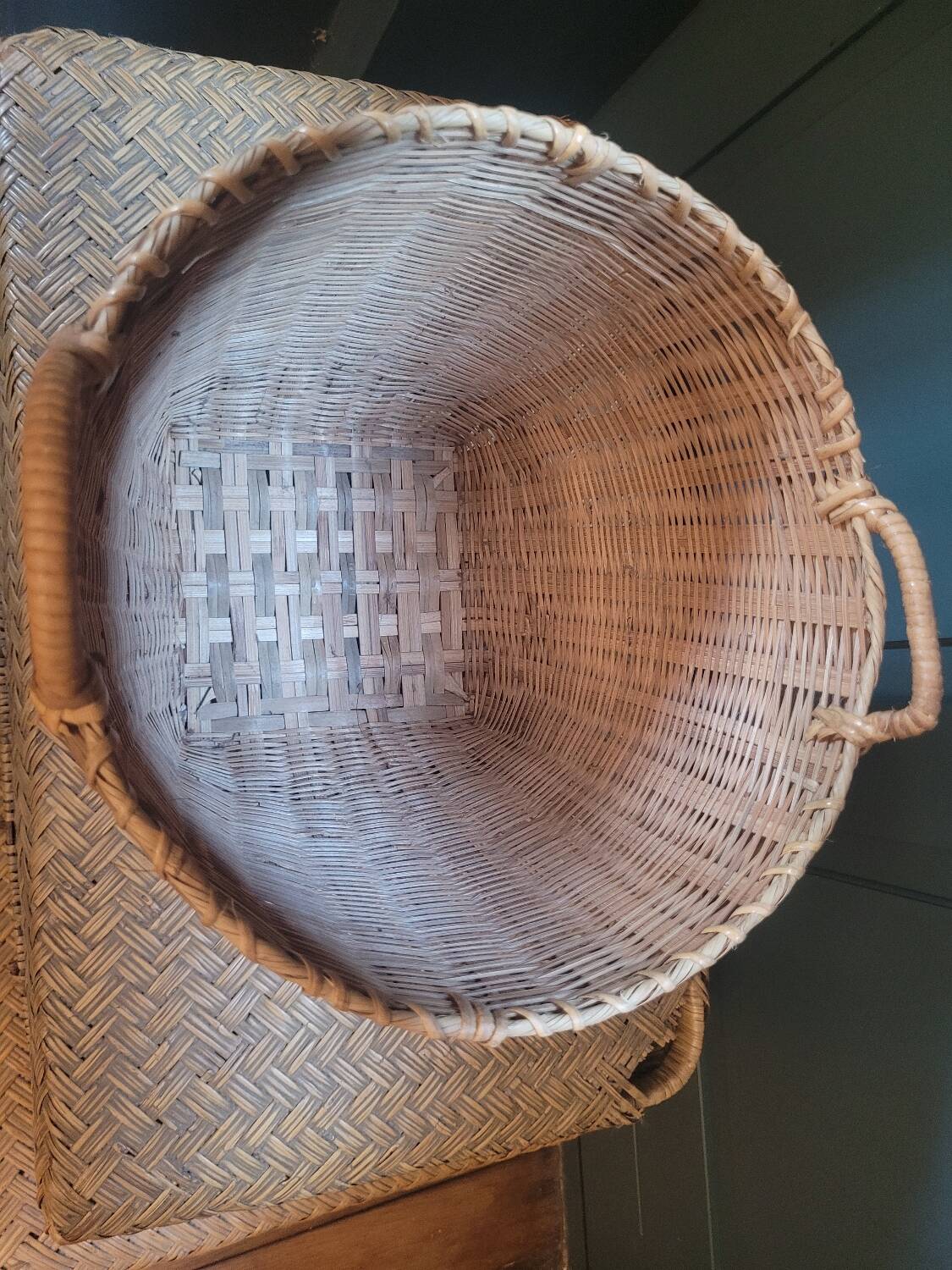 Panier ancien en osier époque 1900 - rare modèle rectangulaire - La