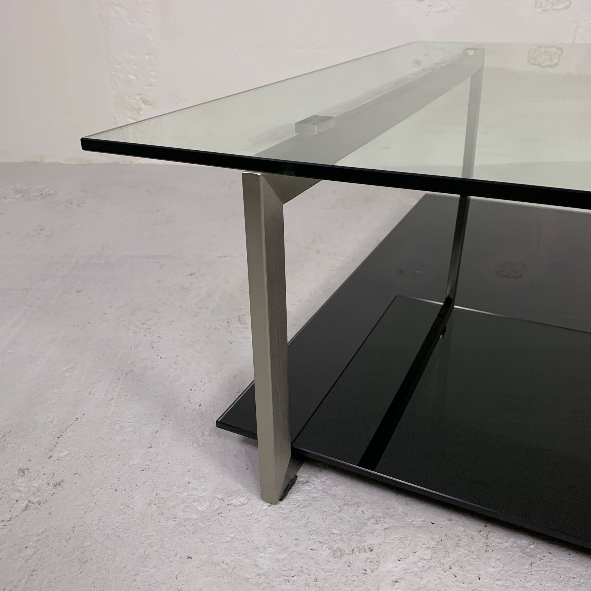 Glass coffee table 110 x 110 cm in the style of Rolf Benz and Metaform