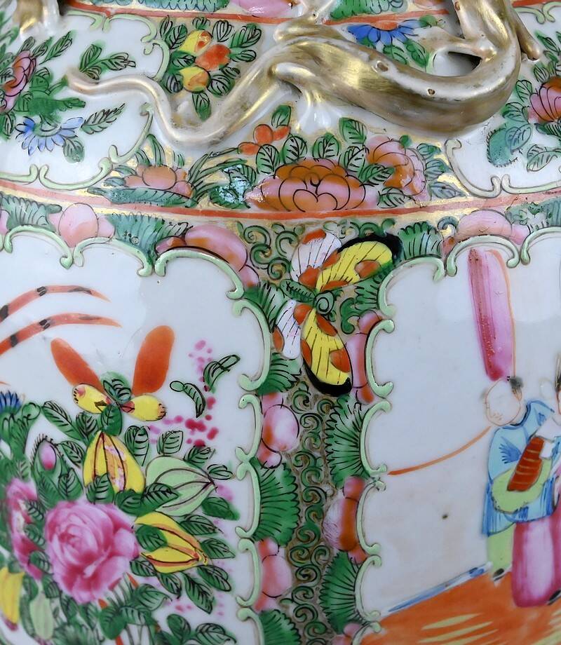 Important Canton porcelain vase, China – late 19th century