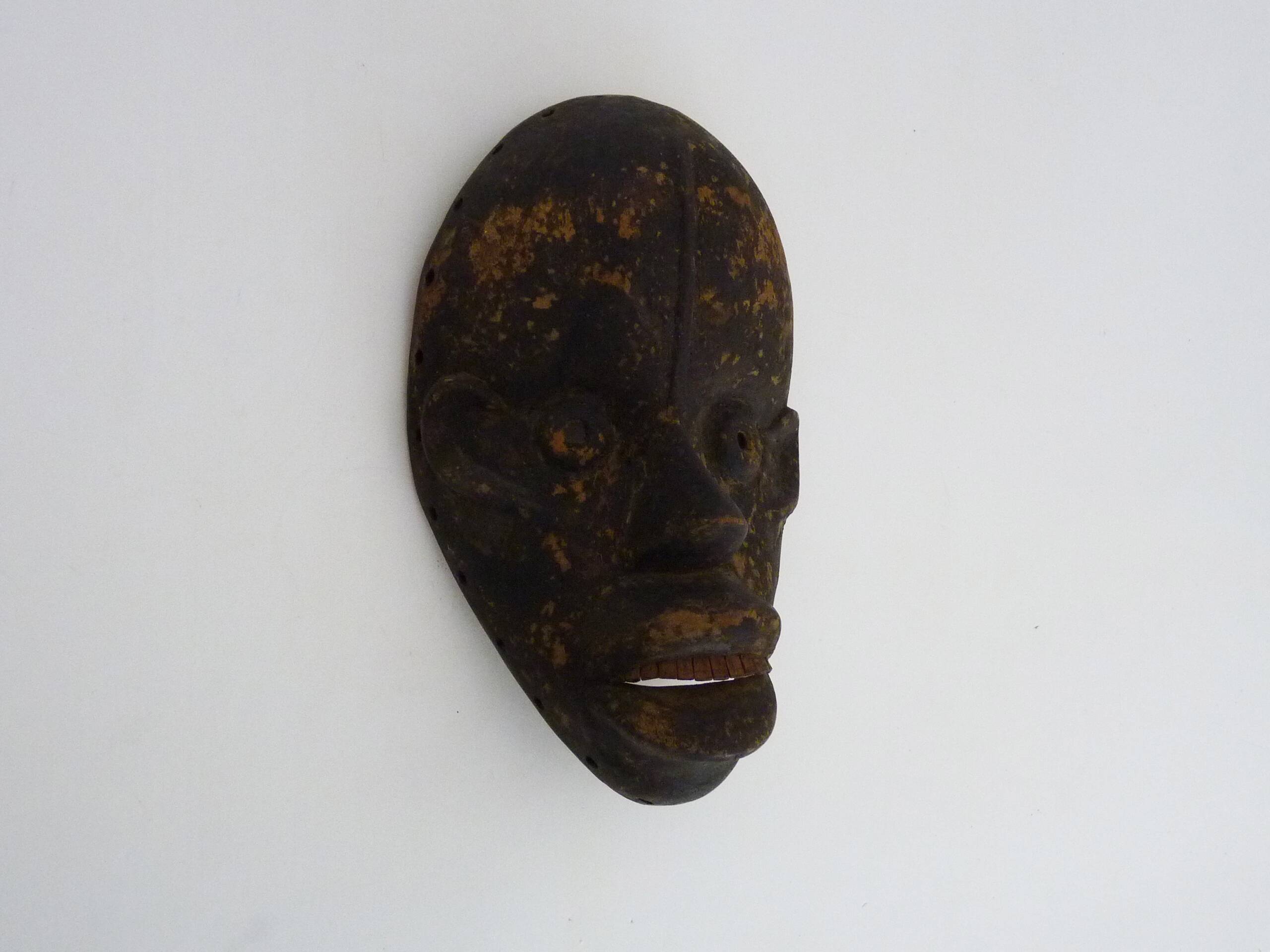 Ancien masque dan de côte d'ivoire afrique art tribal africain. années 60