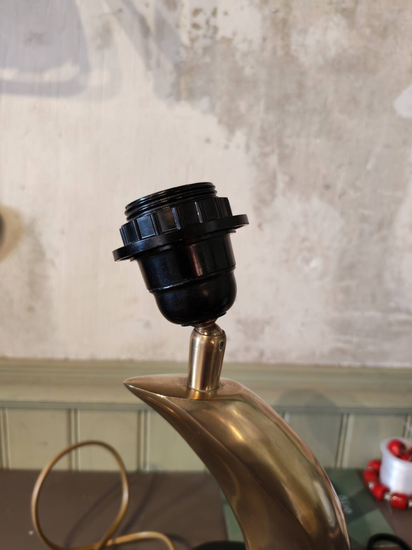 Pied de lampe desing vintage en laiton forme vague