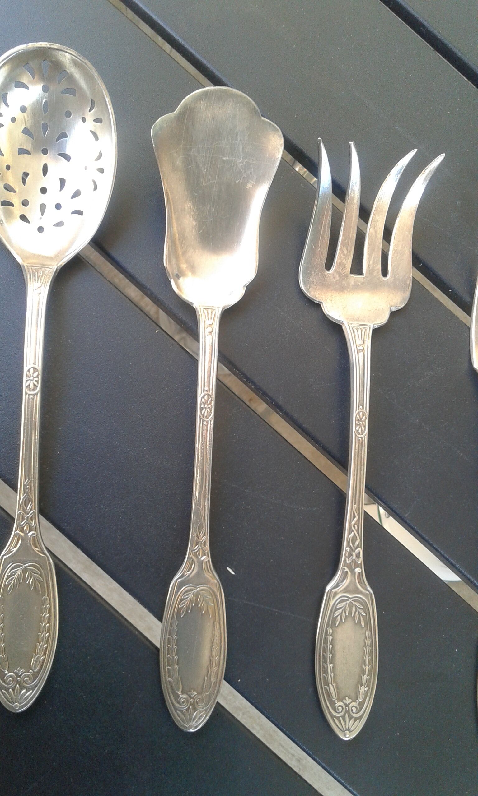 Box consisting of 4 mignardise service covers