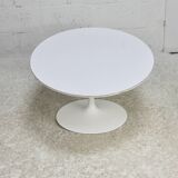 Knoll coffee table, Eero Saarinen, "tulip" model, white melamine wood. Signed, USA, circa 1960