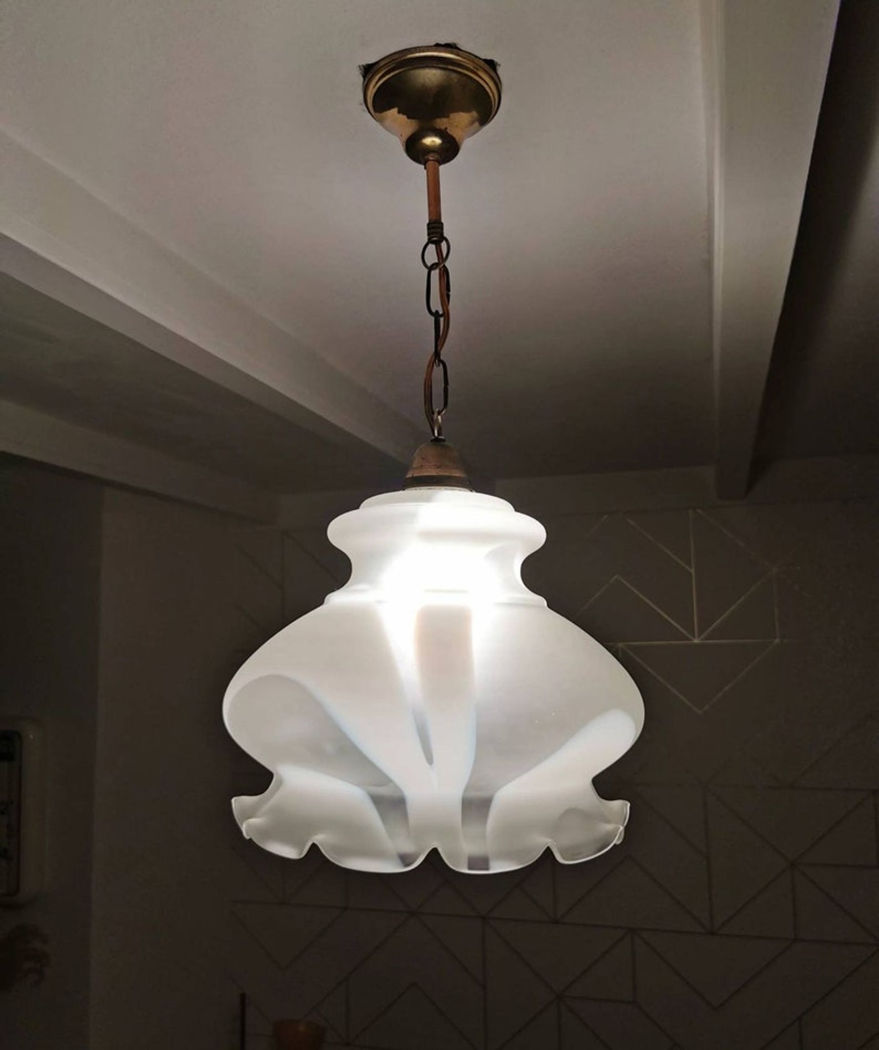 Suspension française en verre des années 1970