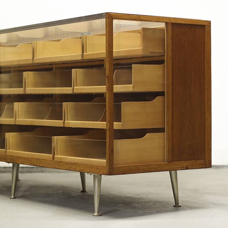 Comptoir de magasin Midcentry - Vitrine