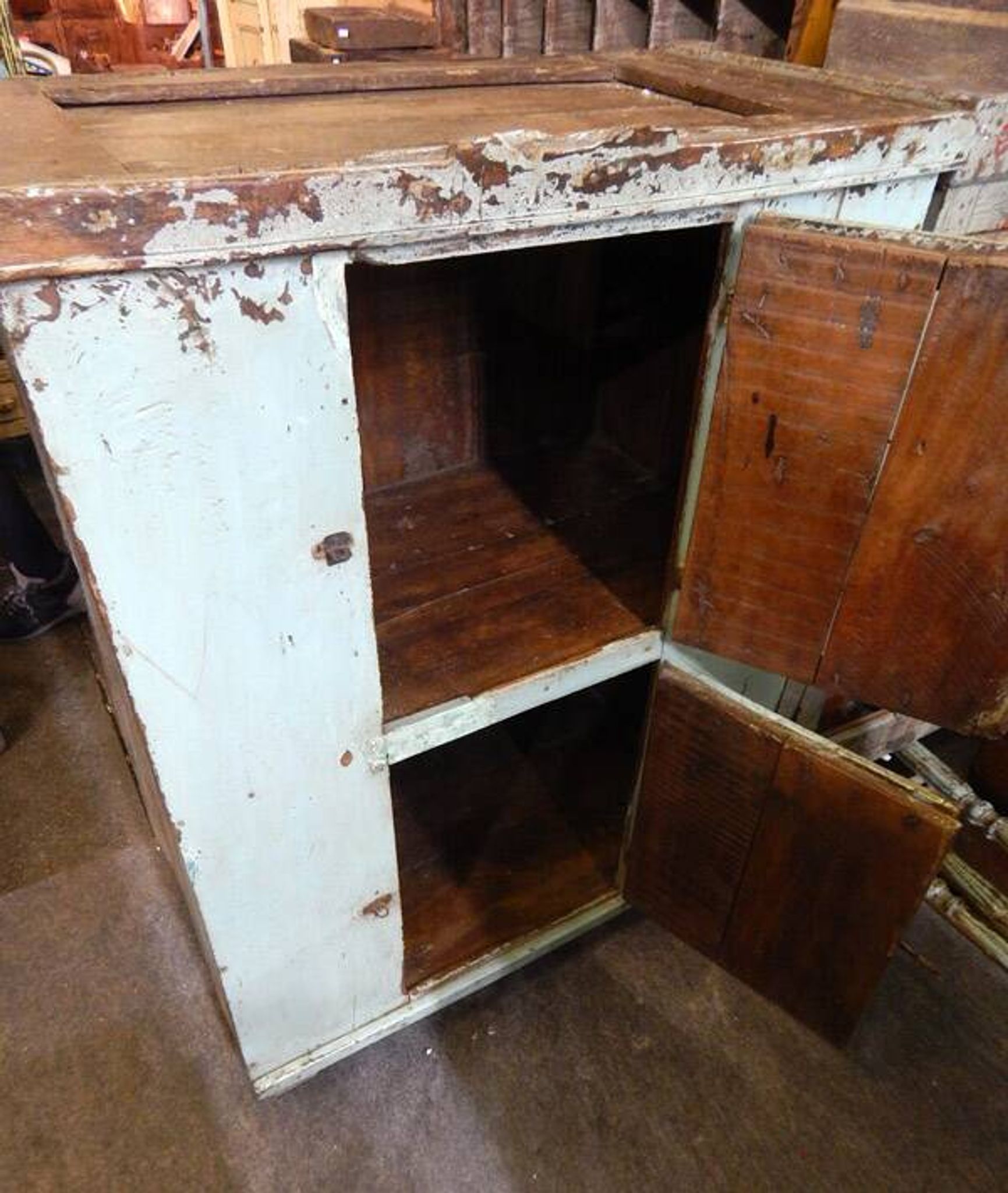 Antique sideboard teak furniture patina origin craftsmanship india tha-in-daga