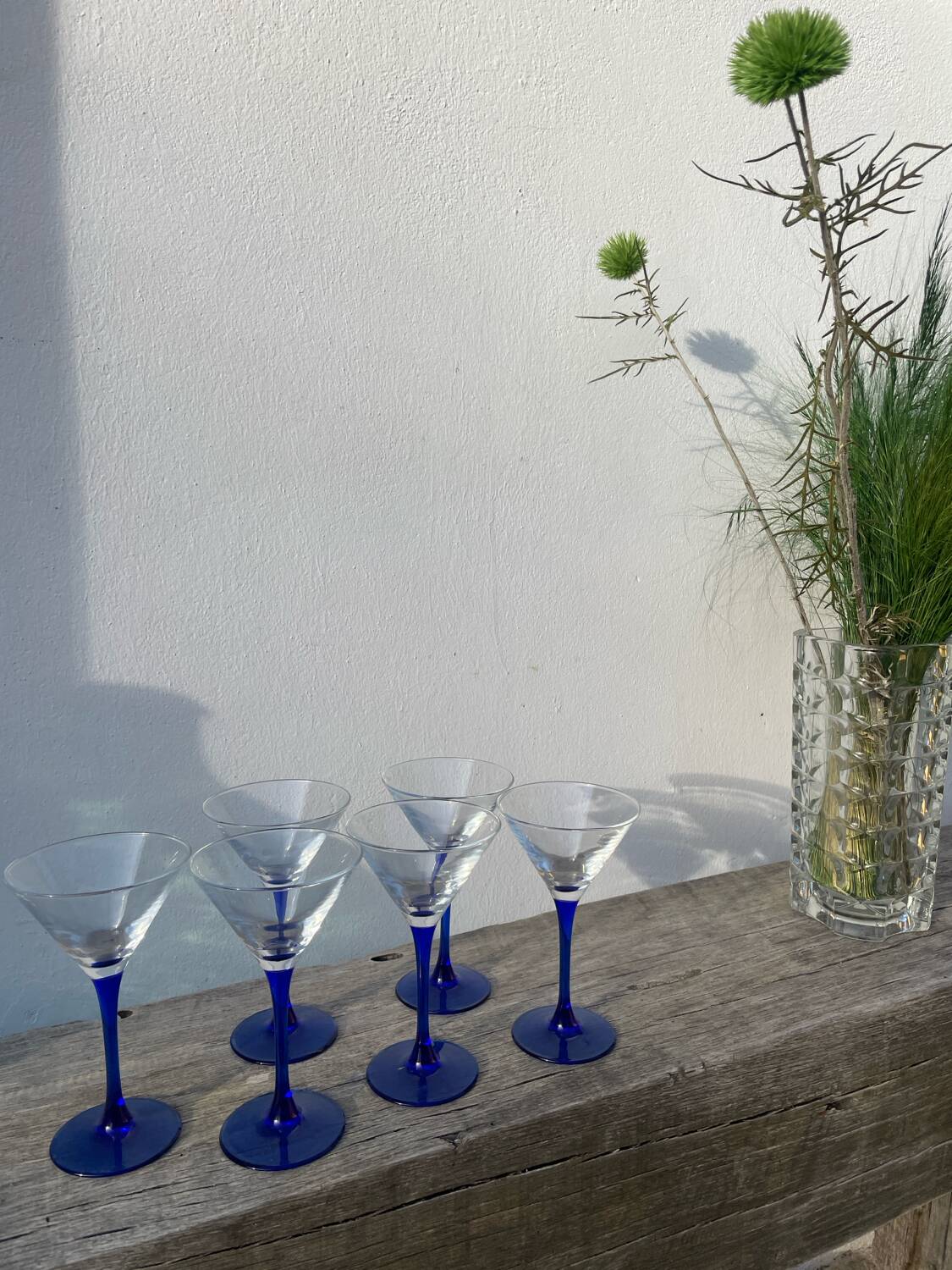 6 coupes à cocktails en verre bleu 1980