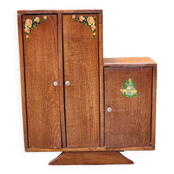 Armoire de poupée en bois vintage