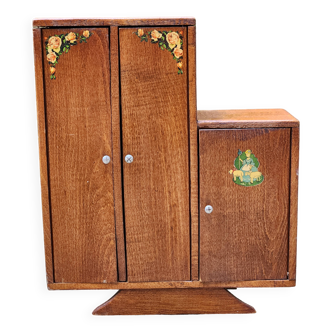 Armoire de poupée en bois vintage