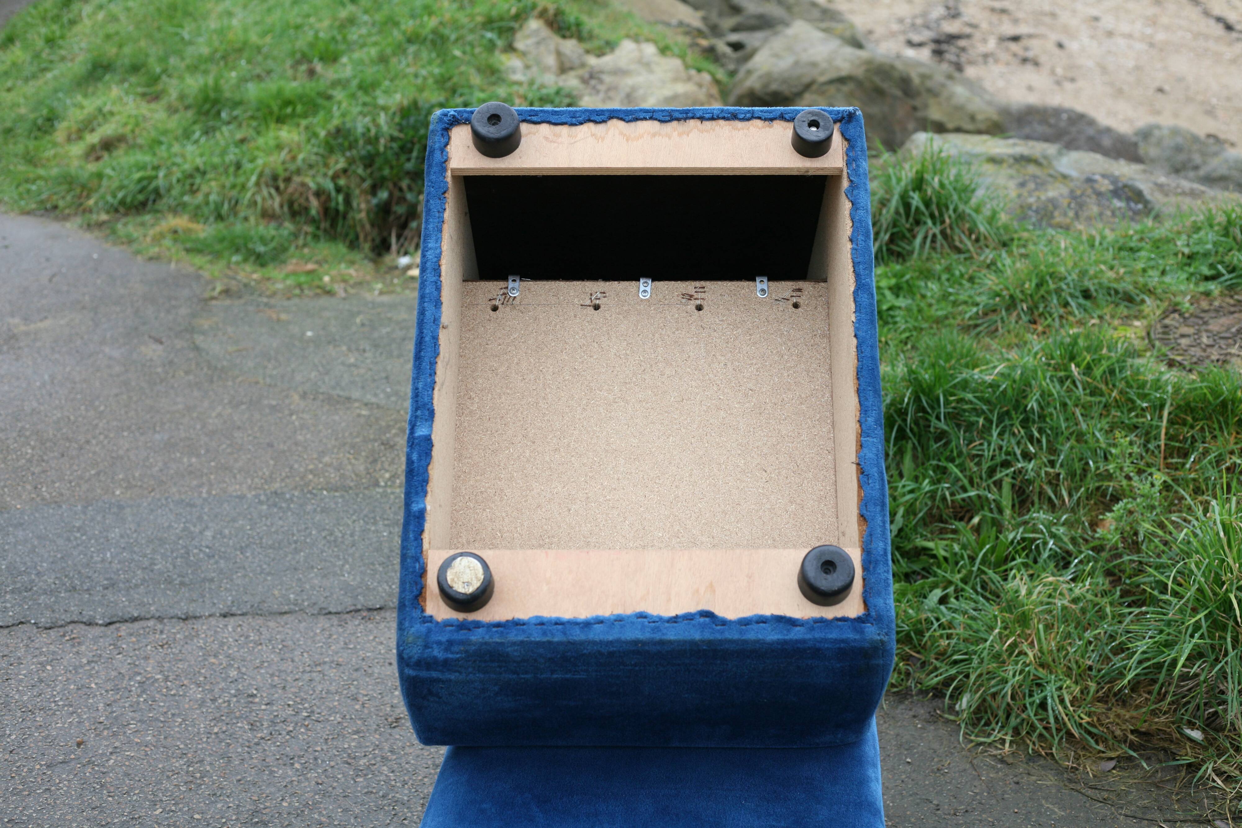 Canapé modulable composé de 5 chauffeuses en velours bleu, circa 1980