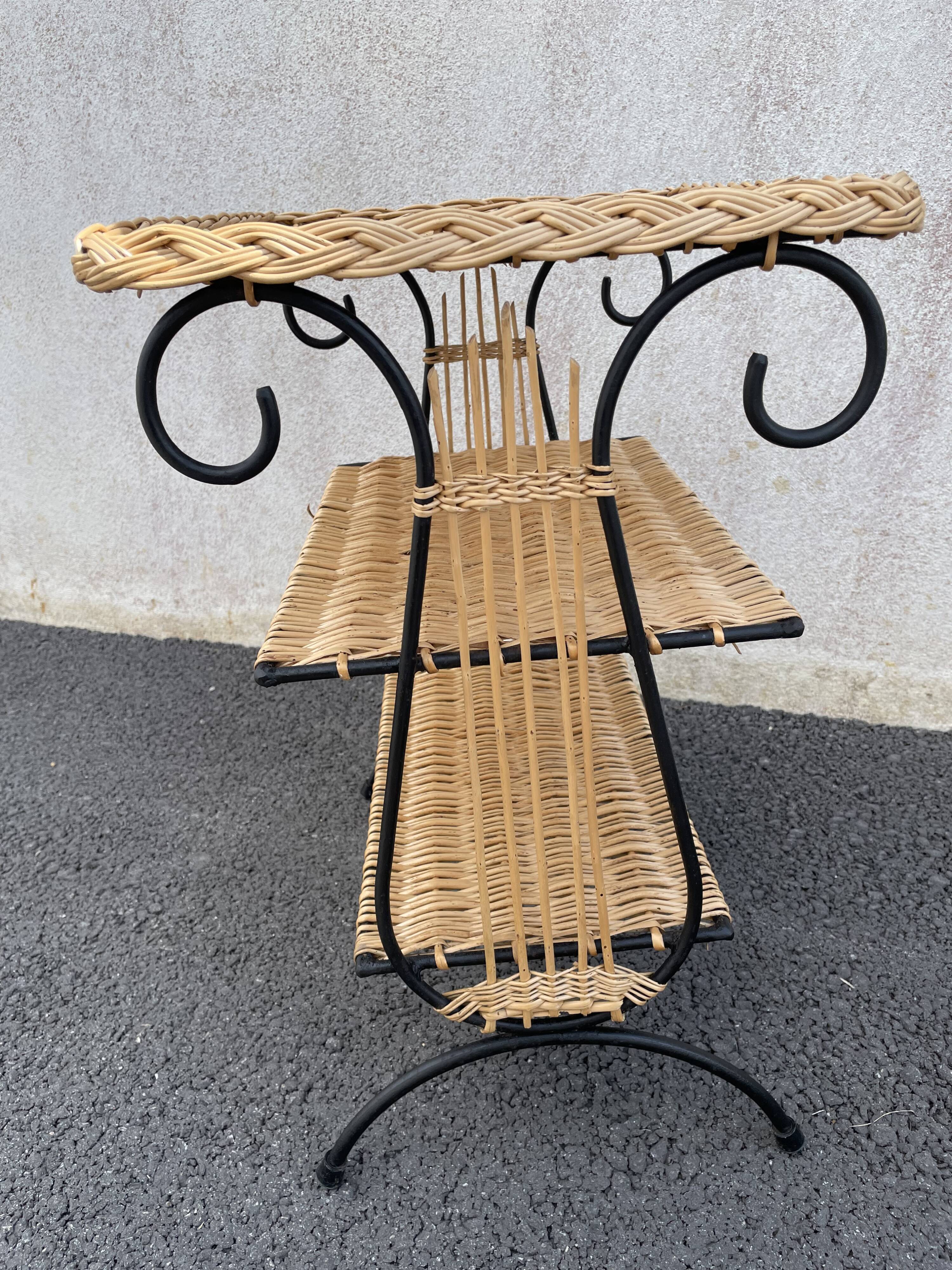 Wicker lyre side table