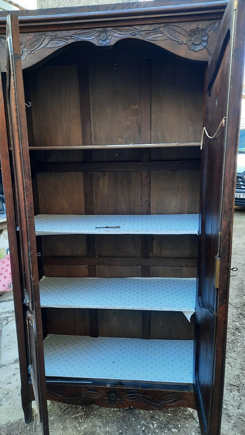 Armoire vintage